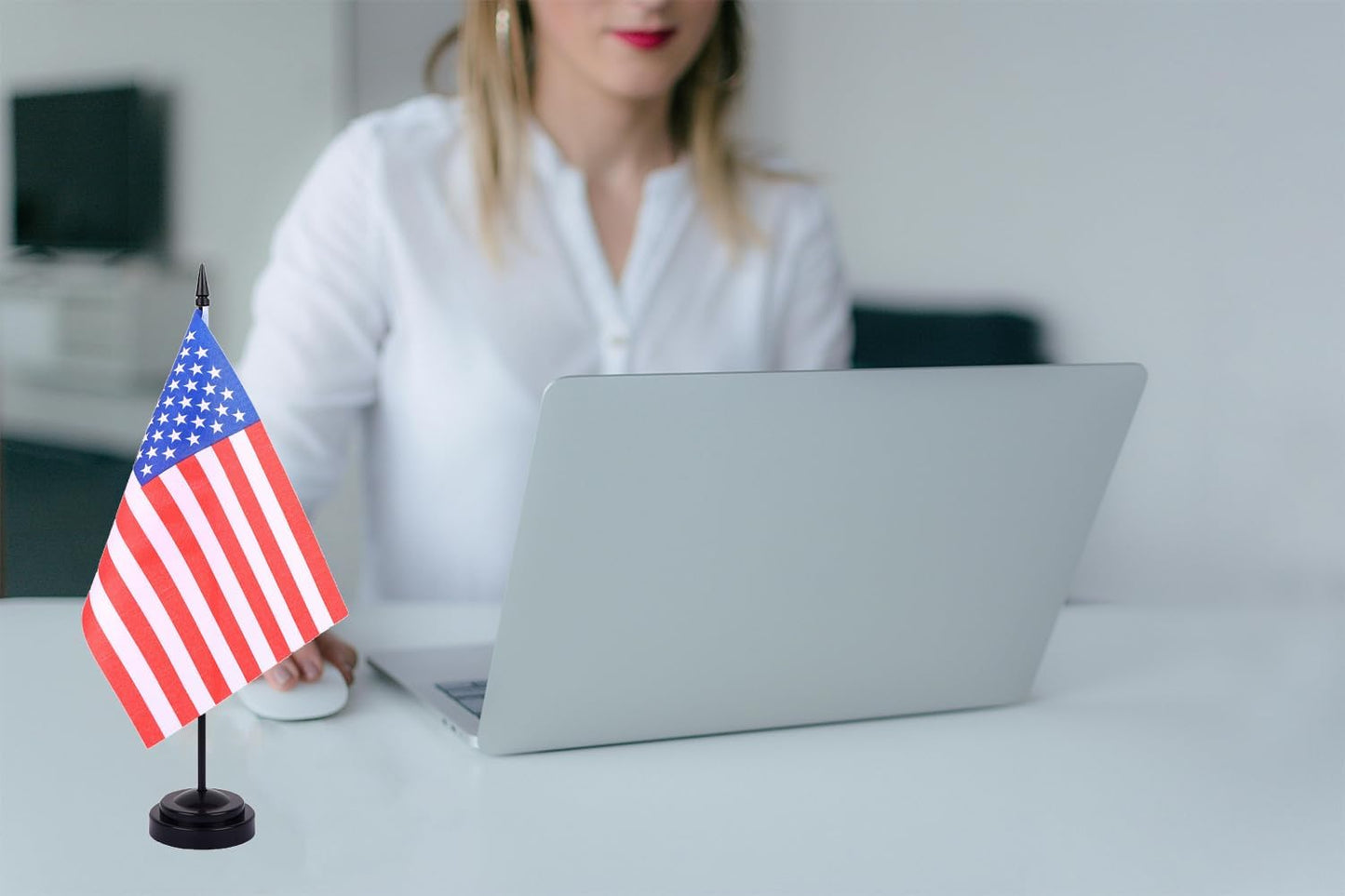 WXTWK 2 Pack American Flag US Desk Flag Set - Mini Small USA Table Office Flags with Black 12" Solid Pole Stand Base 4th of July Party Veteran's Day Classroom Meeting Desktop Decorations