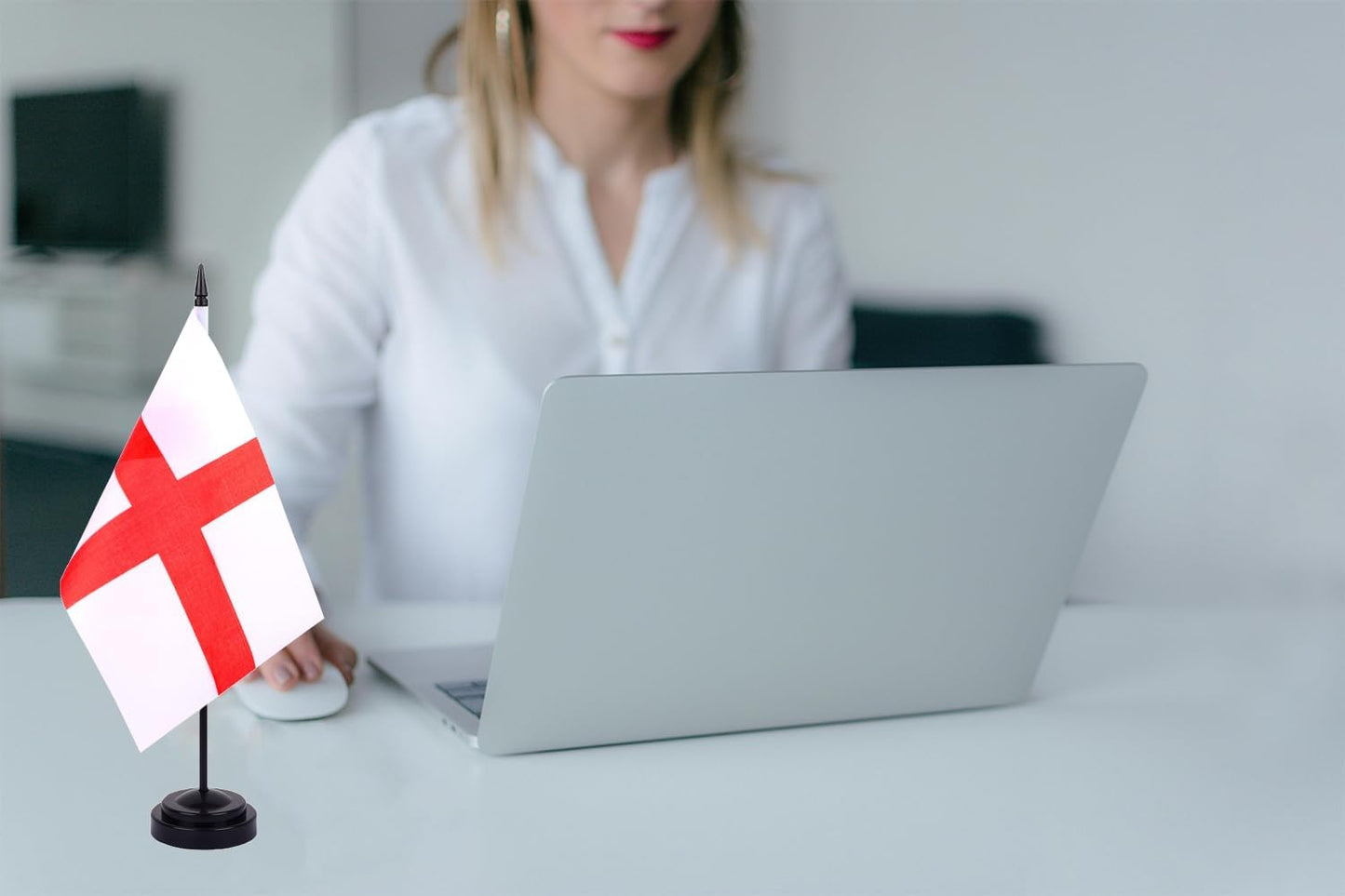 WXTWK 2 Pack England Flag England Deluxe Desk Flag Set - Mini Small Englander Table Office Flags with Black 12" Solid Pole Stand Base Classroom Meeting Desktop Decorations