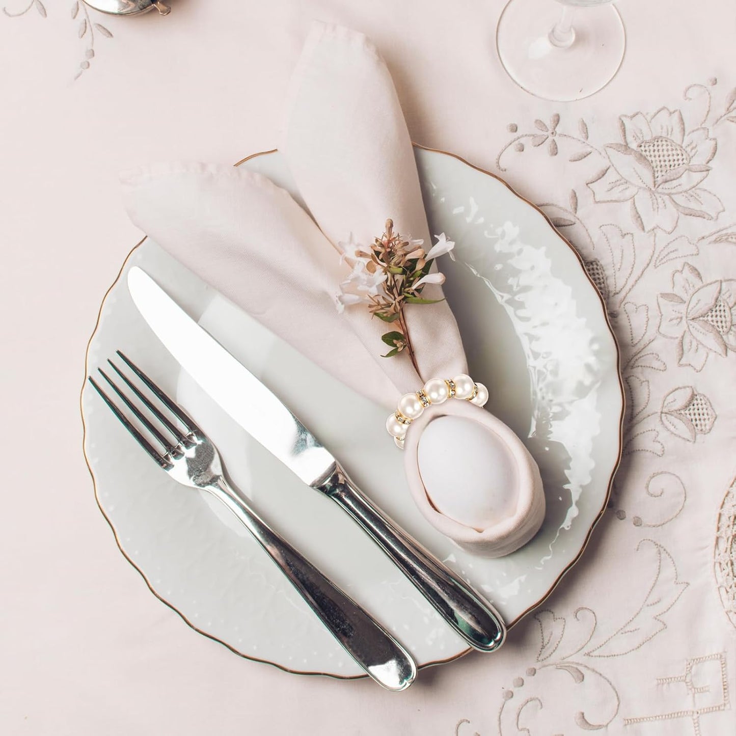 100pcs Pearl Napkin Rings Imitation Pearl Ring Napkins Holder Universal Napkins Holders Pearls Napkin Rings for Cloth Napkins for Wedding Party Dinner Table Decor and Daily Use