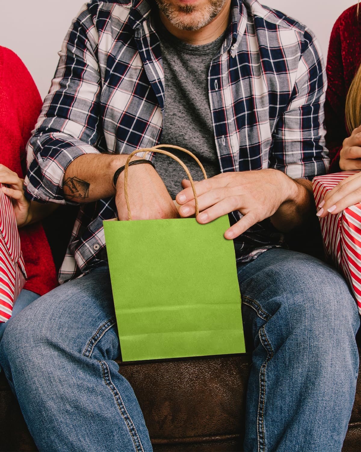 qiqee 24Pcs Small Gift Paper Bag with Handles Bulk - 8.3"x6"x3. 15" Rainbow Party Bags - Mulit Color