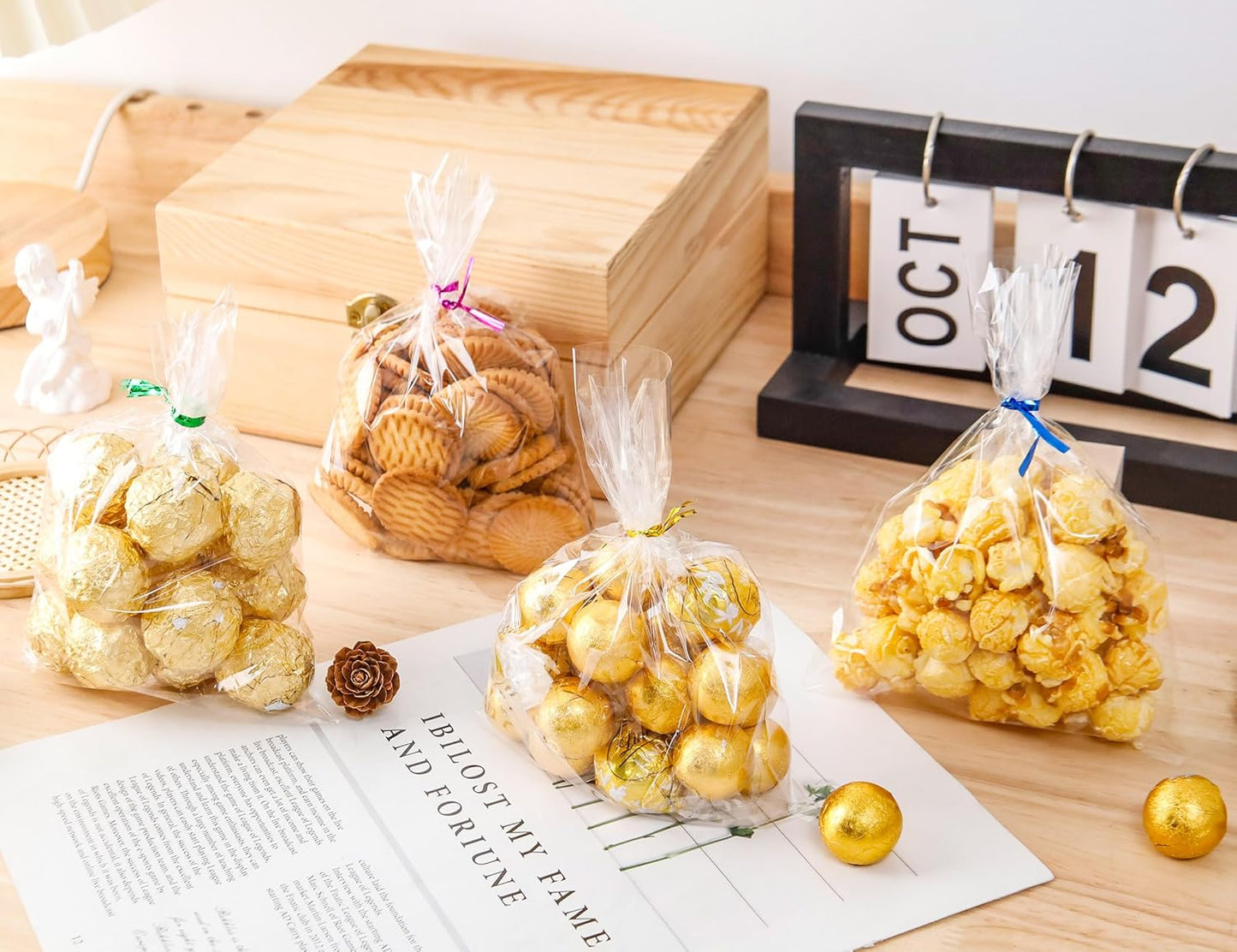 LOKIQNG Cellophane Bags Plastic Treat Bag Clear Cookie Candy Bags with Twist Ties for Party Favor Bag(200 Pack, 5x7inch)