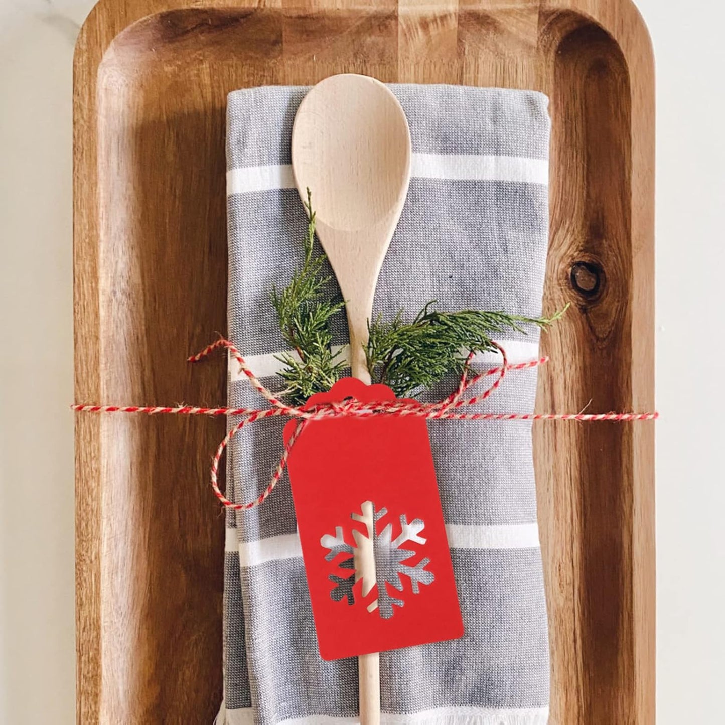 jijAcraft Christmas Gift Tags - 100Pcs Christmas Tags with String, Blank Xmas Name Labels, Red Paper Hollow Trees, Rudolph, Snowflake Shapes Holiday Labels for Xmas Party Favors, DIY Crafts, Jar