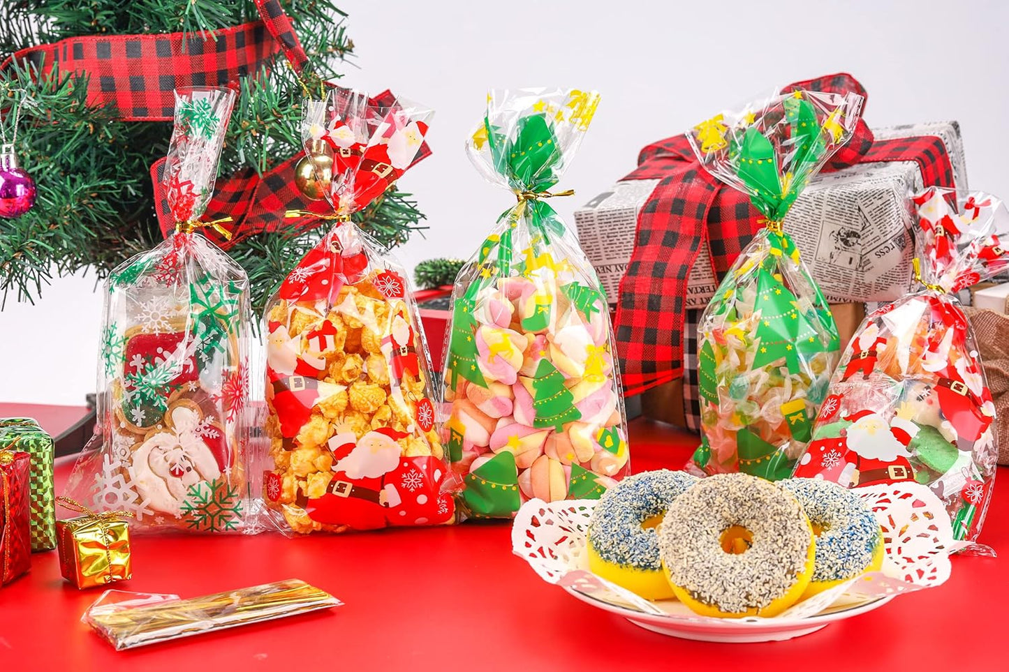 LOKIQNG 150PACK Christmas Cellophane Bags Treat Cookie Gift Bags with Twist Ties for Christmas Party Favors(150PACK, 5x10inch)