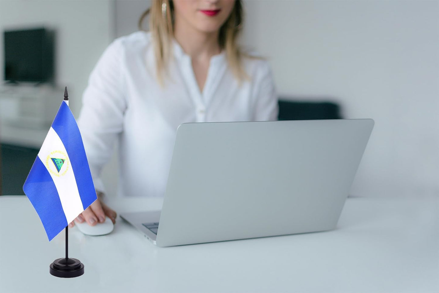 WXTWK 2 Pack Nicaragua Flag Nicaragua Deluxe Desk Flag Set - Mini Small Nicaraguans Table Office Flags with Black 12" Solid Pole Stand Base Classroom Meeting Desktop Decorations