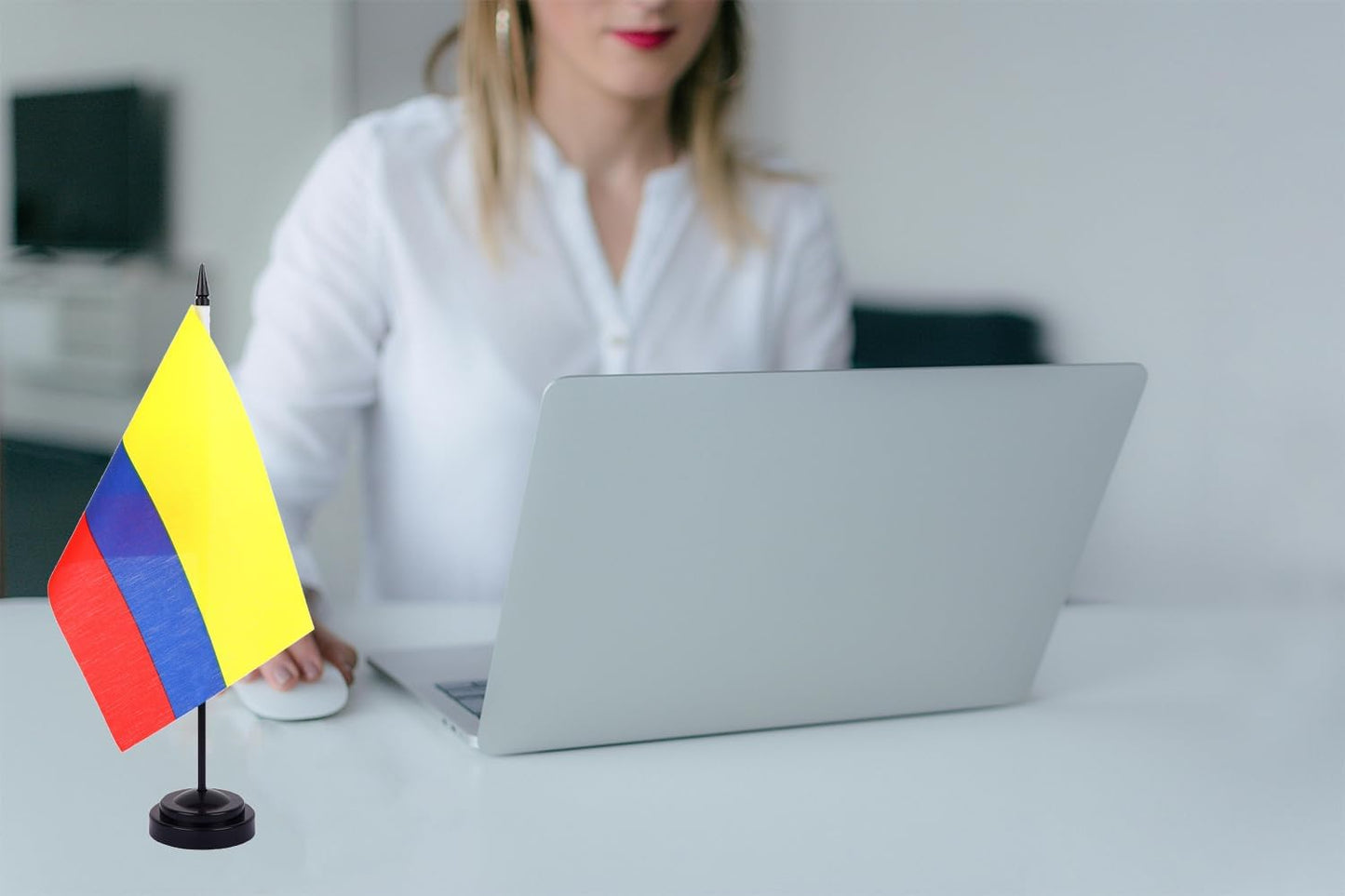 WXTWK 2 Pack Colombian Flag Colombian Deluxe Desk Flag Set - Mini Small Colombiana Table Office Flags with Black 12" Solid Pole Stand Base Classroom Meeting Desktop Decorations