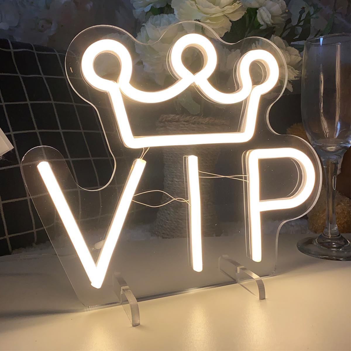 VIP Table Number Neon Sign Desk Lamp Night Light Wedding Letter LED Neon Sign Wedding Table Decorations Neon Light Shop Bedroom Home Room Decor Christmas Party Warm White USB 25×21 CM