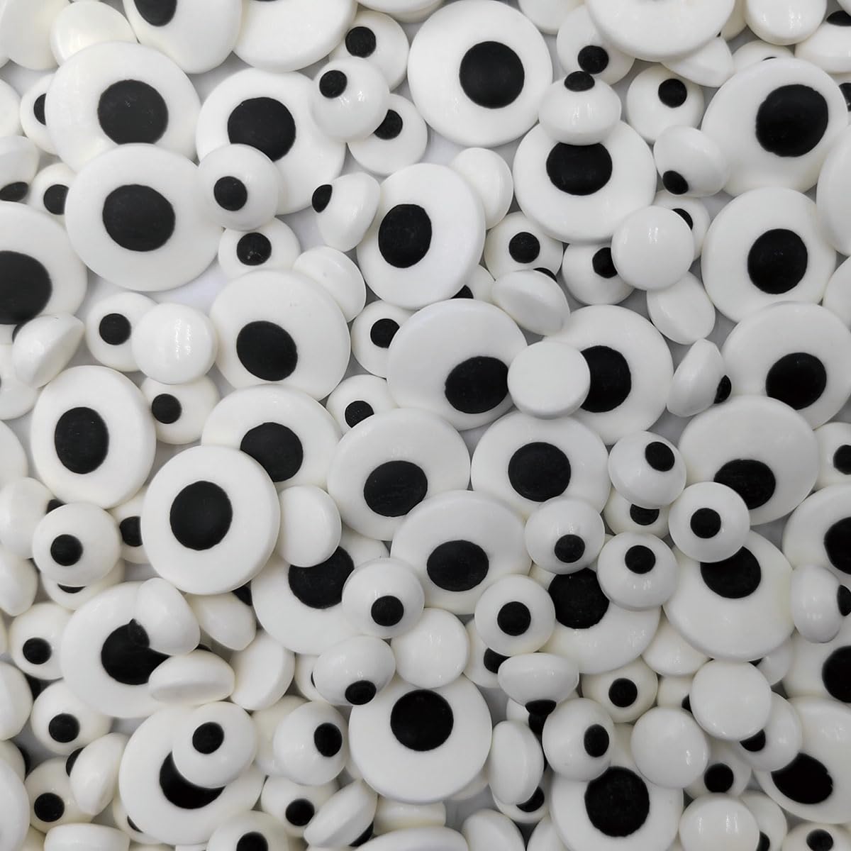 2 Bottles Candy Eyes Eyeballs - Cake Cupcake Toppers - Edible Baking Decorations for Cupcakes, Cakes, Cookies - Halloween, Christmas, Easter, and Edible Art Project Candy (Two Size Mixed)