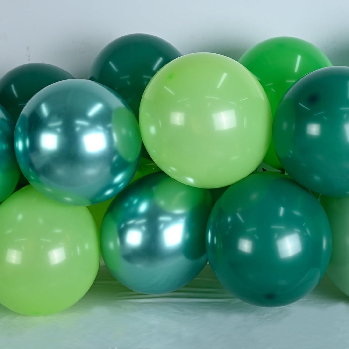 Togvu Green Balloons, 60 Packs 12 Inch Different Shades Dark Emerald Lime Metallic Chrome Olives Sage Latex Balloons for Birthday, Baby Shower, Jungle Safari Party Decoration QQ-5023