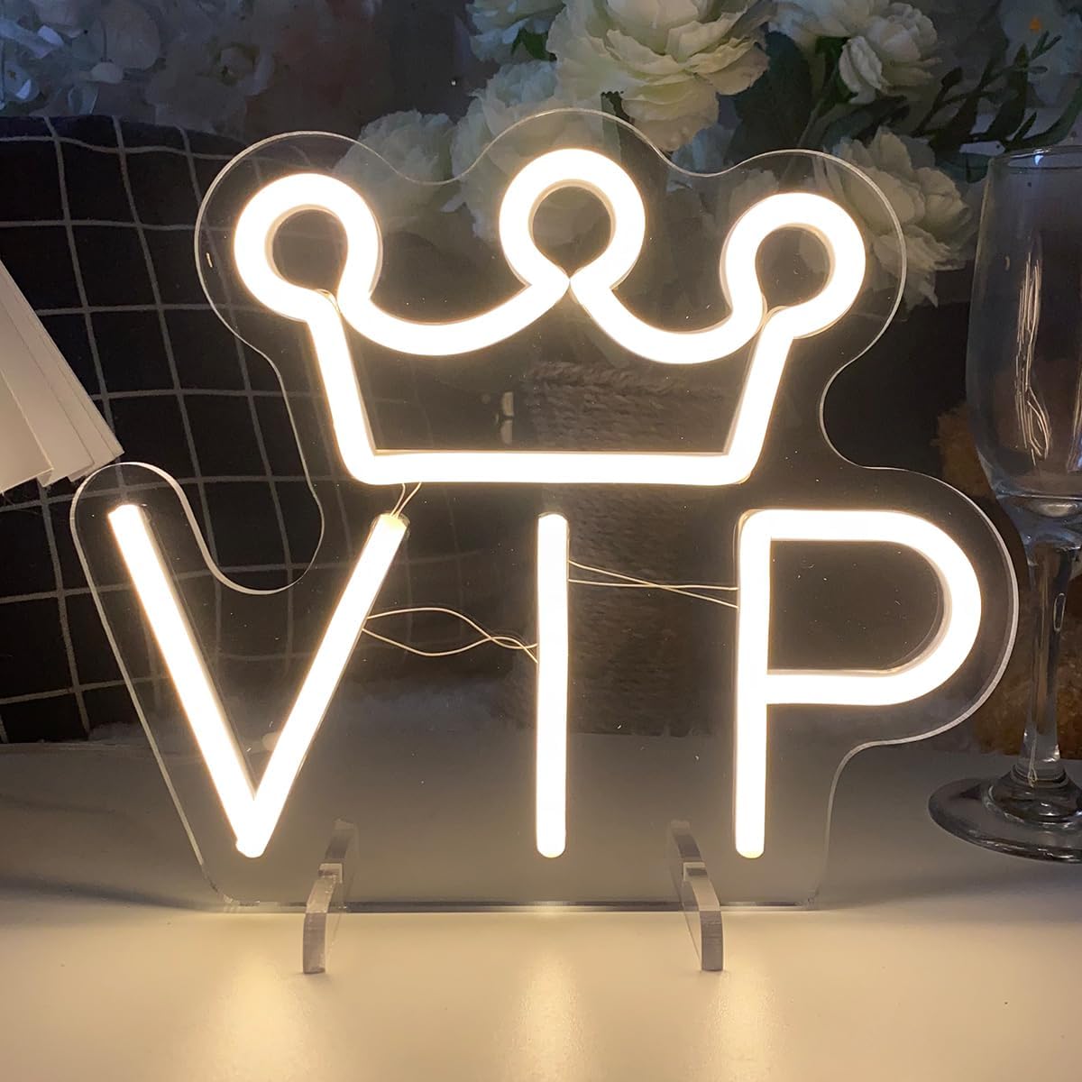 VIP Table Number Neon Sign Desk Lamp Night Light Wedding Letter LED Neon Sign Wedding Table Decorations Neon Light Shop Bedroom Home Room Decor Christmas Party Warm White USB 25×21 CM