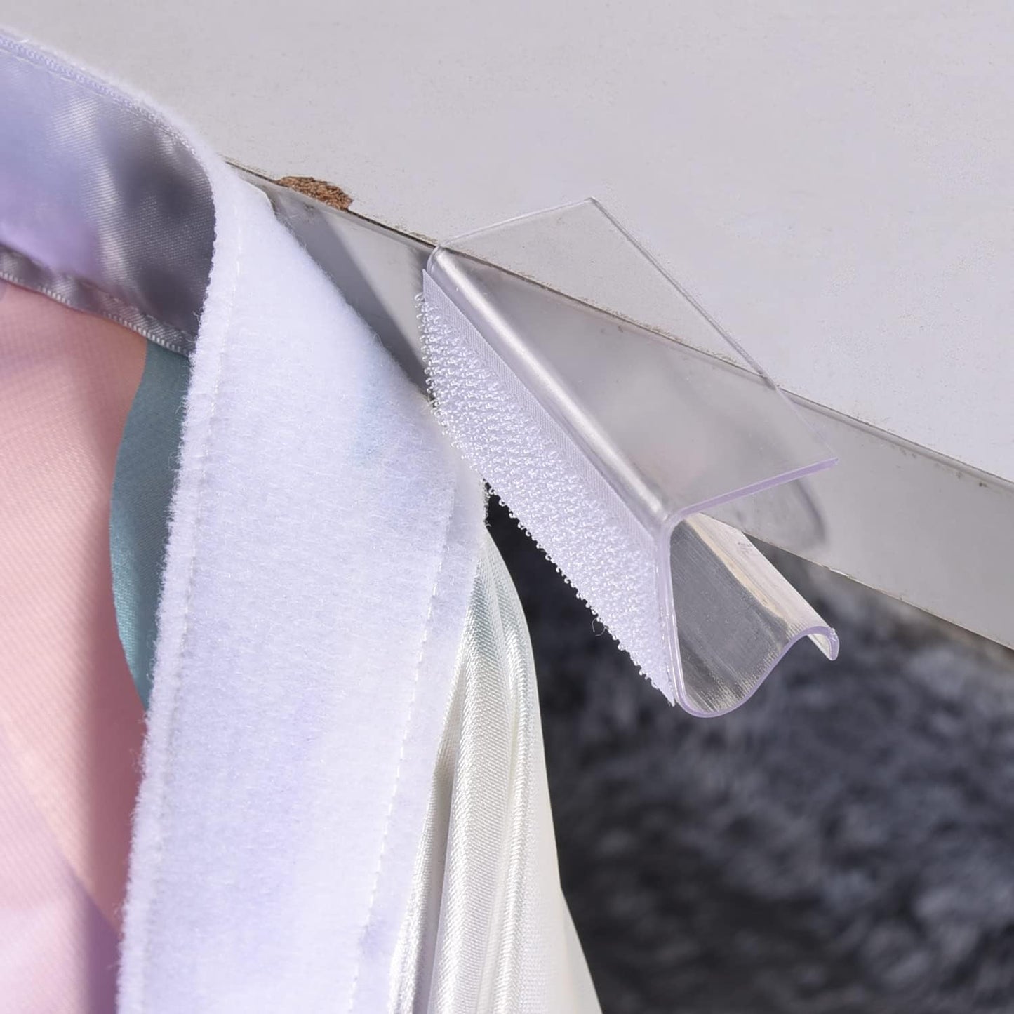 50Pcs Table Skirting Clips, Clear Plastic Table Skirt Clips with Hook Fastener Fits 3/4" to 1" Tables for Indoor Outdoor Events Wedding Meeting