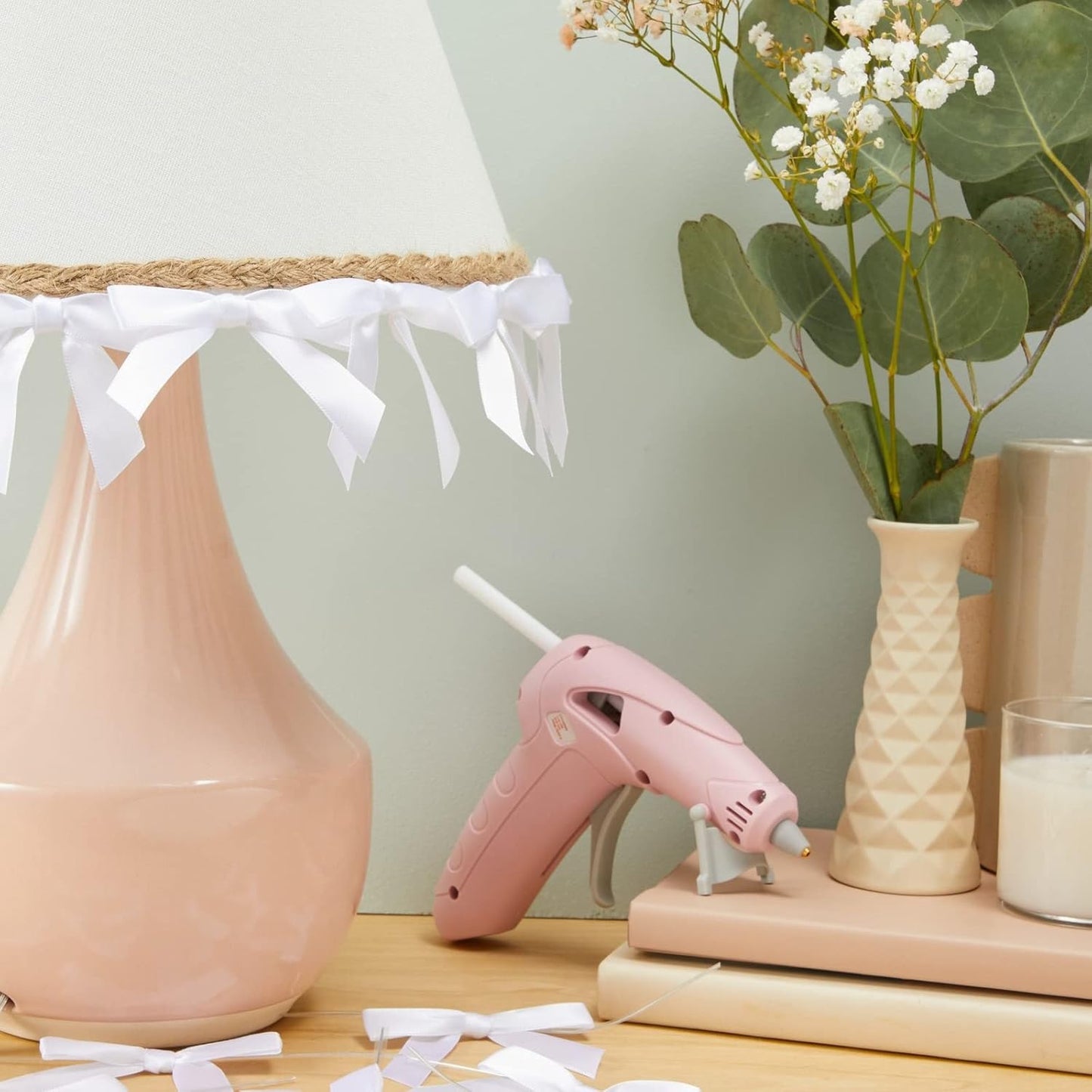 Juvale Twist Tie Bows - 100 Count, White, 3 x 2.5 in Satin Ribbon - Pre-Tied Gift Bows - Twist Ties for Cake & Crafts