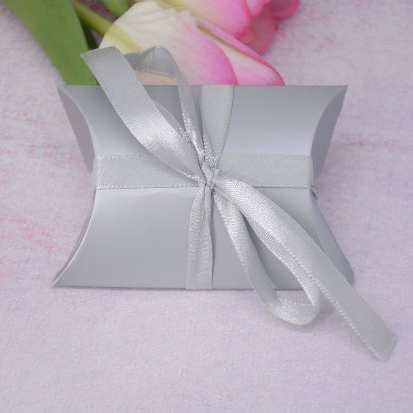 Aokbean 100 Pack Mini Pillow Candy Box Small Gift Boxes with 50 Yards Ribbon for Christmas Wedding Party Favor Gift, Jewelry or Soap Packaging (Pure Silver)