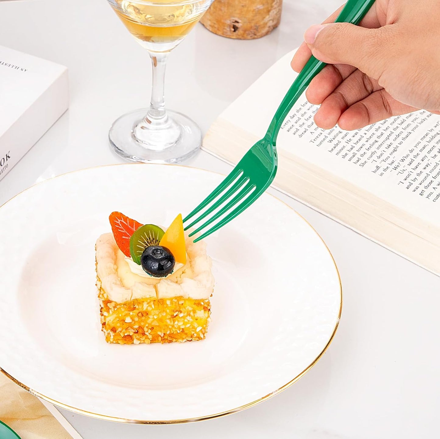 Heavy Duty Christmas Silverware - WDF 160 Pcs, Green Plastic Includes 80 Forks, 40 Spoons, 40 Knives; Perfect for Parties or Daily Use