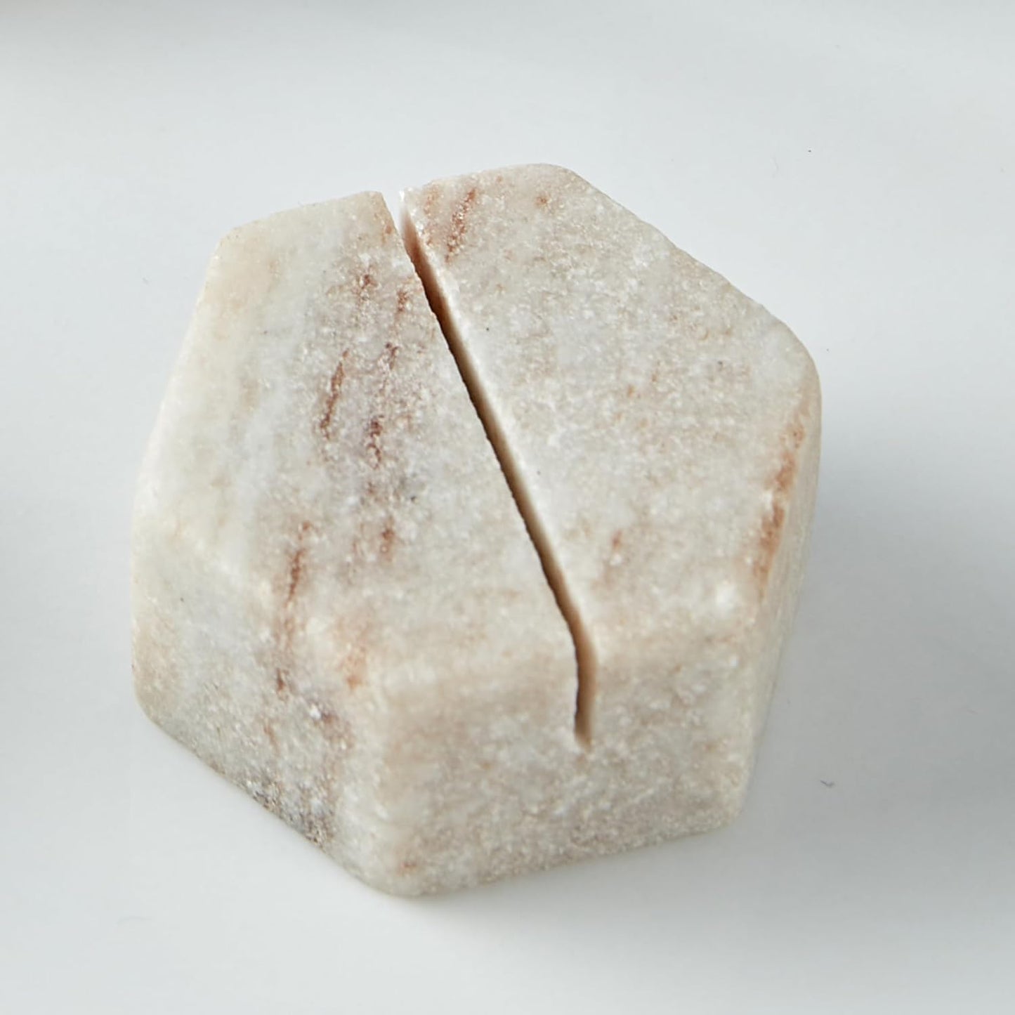 Marble Hexagon Place Card Holders, Exquisite Marble Photo Display Stands, 4 Piece Handmade Creative Card Stands, Multi-Use Place Sign Holders for Event Decor,Dinner Party and Wedding