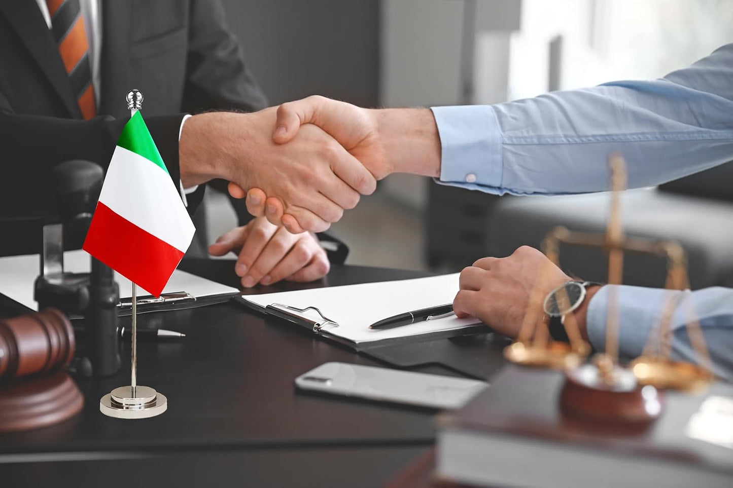 Italy Italian Deluxe Desk Flag Set Small Mini Miniature Italy Italian Table Desktop Flags,Festival Events Celebration,Office Decoration-2 Pack