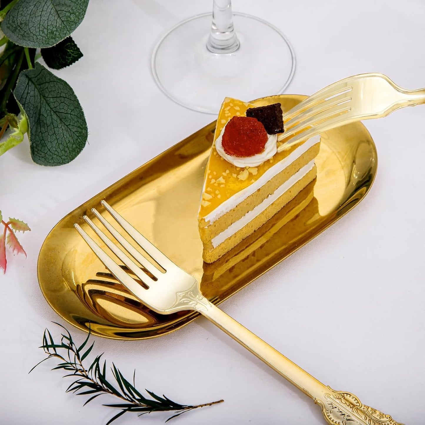 WDF 100 Piece Gold Forks Disposable - 7.48 Inch Gold Plastic Forks - Baroque Plastic Silverware for Dessert Cake - Heavy Duty Thanksgiving for Party, Wedding or Daily Using