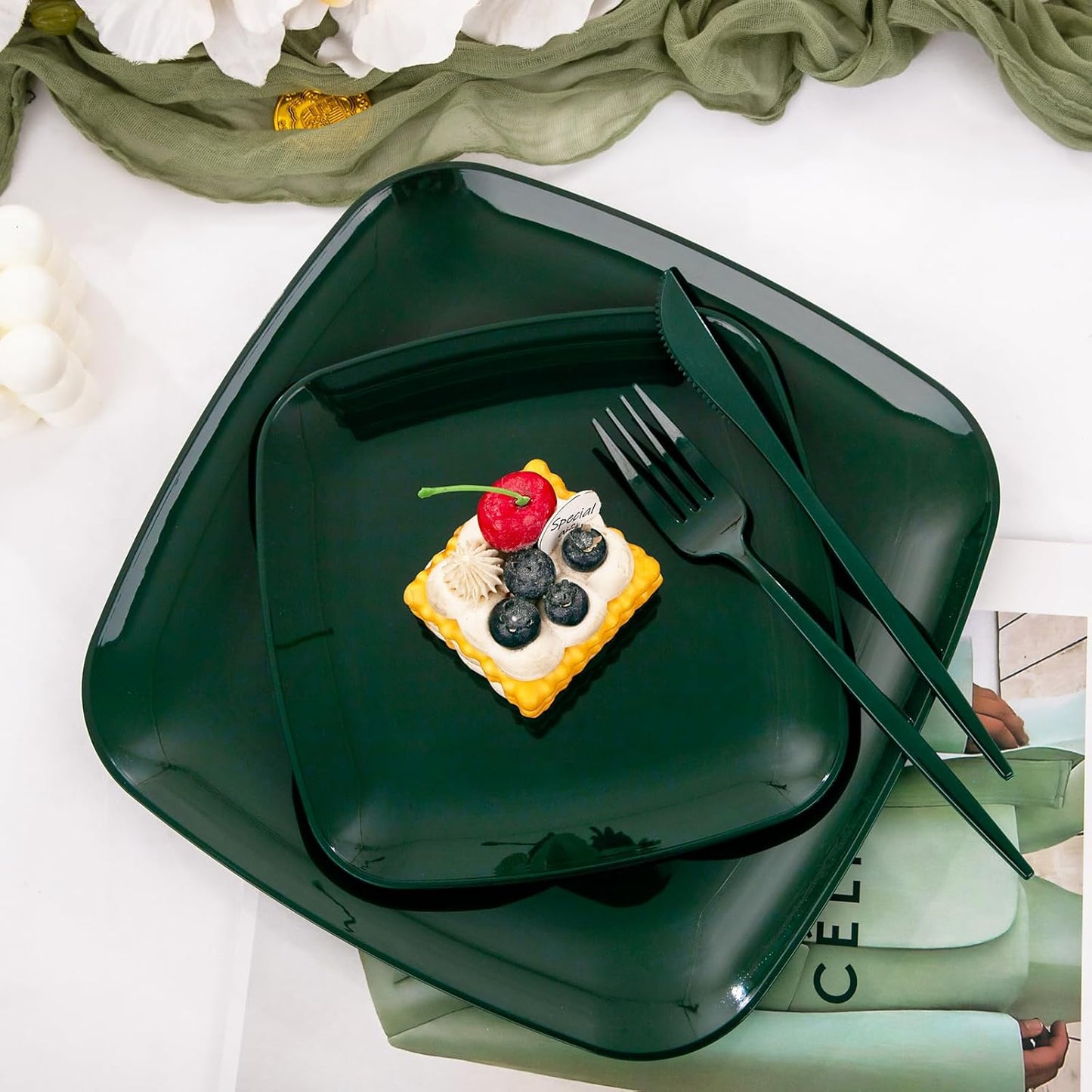 PULOTE 60PCS Green Square Plastic Plates - Green Disposable for 30 Green Guests Include 30 Dinner and 30 Dessert Plates for Party&Christmas