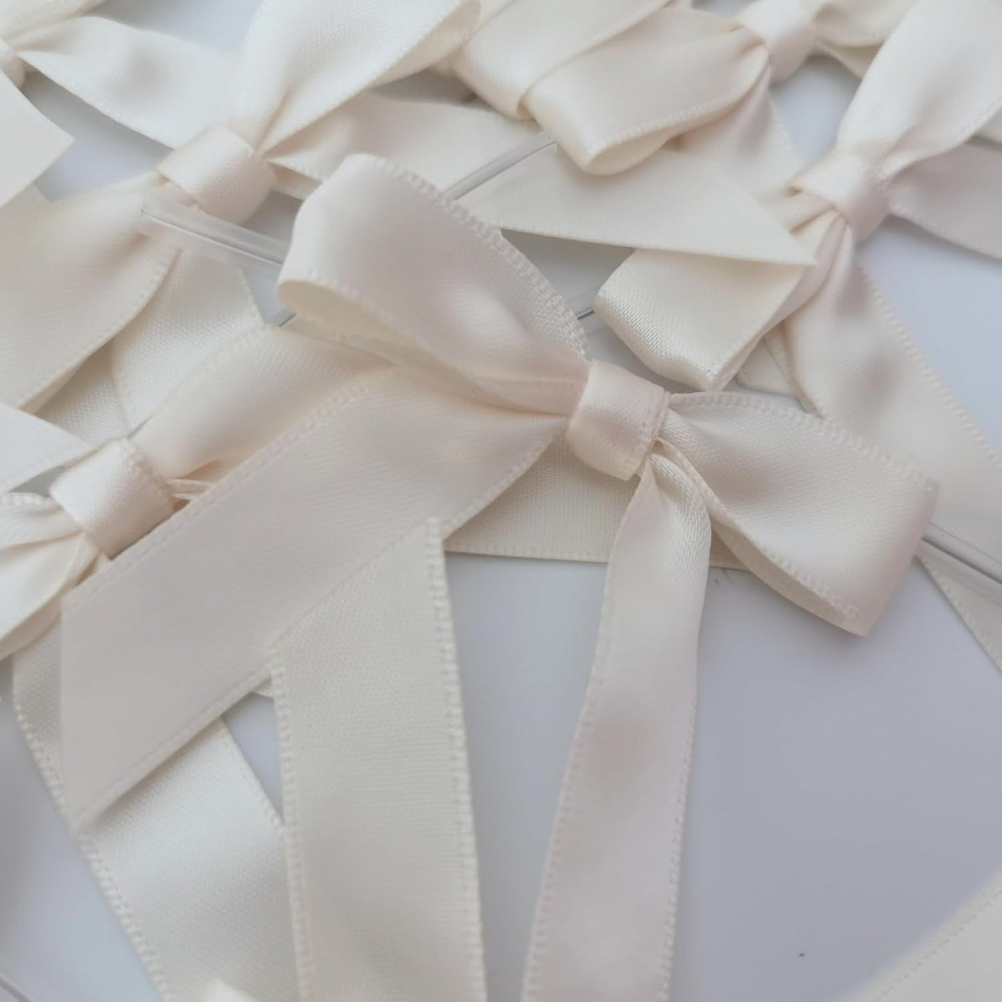 50pcs 2-1/2" Mini Satin Ribbon Bows with Twist Ties for Crafts Gift Wrapping Packing Christmas Decoration (2.5"-Ivory)