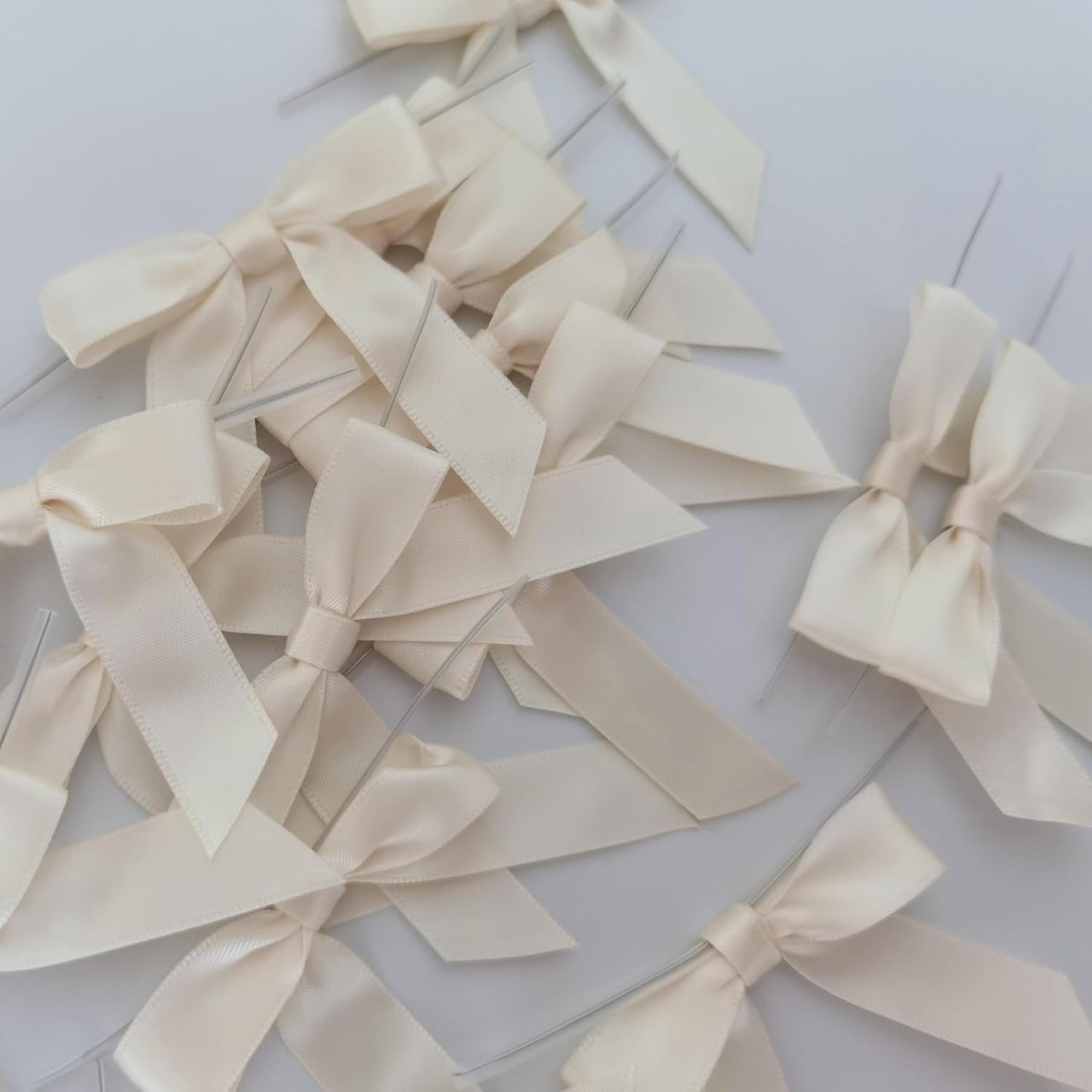 50pcs 2-1/2" Mini Satin Ribbon Bows with Twist Ties for Crafts Gift Wrapping Packing Christmas Decoration (2.5"-Ivory)