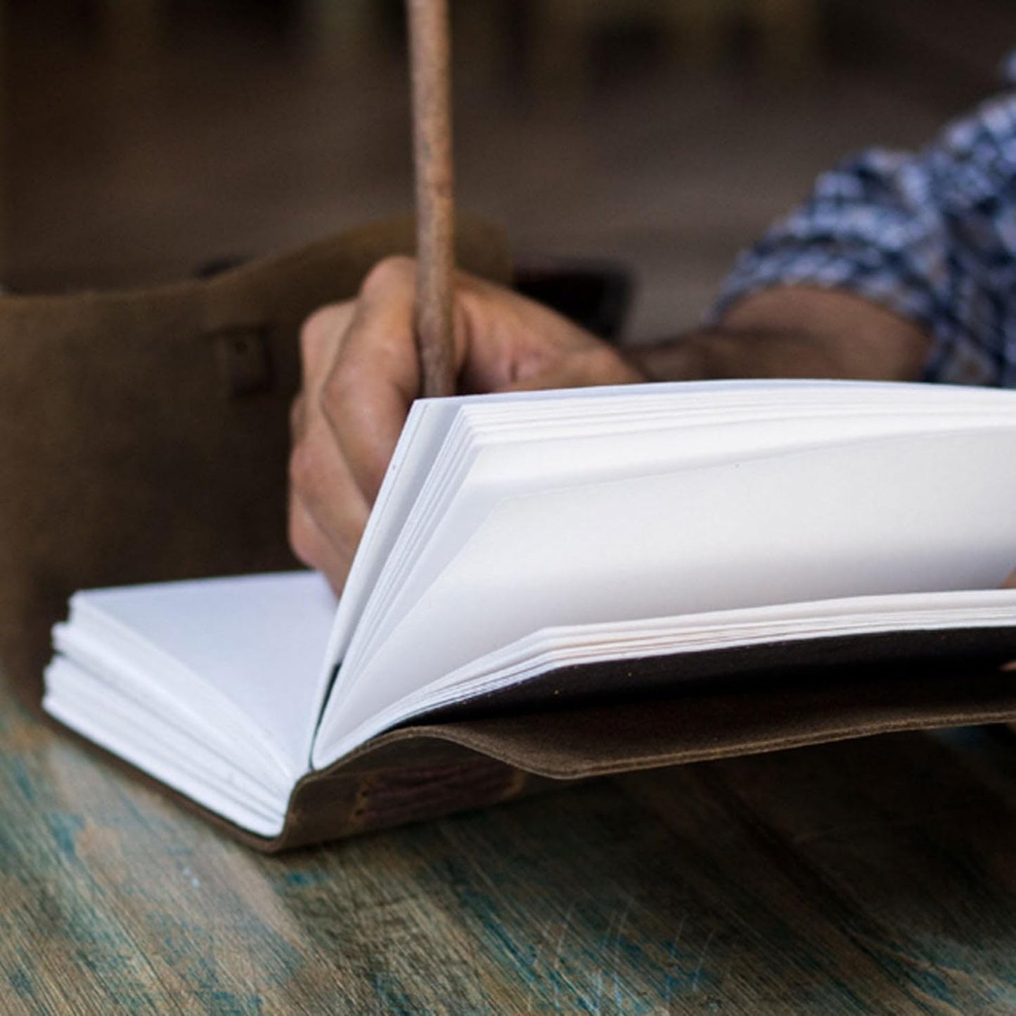 Handmade Leather Journal | Writing Diary | Bound Daily Notepad For Men & Women Unlined Paper Medium, writing pad gift for artist, sketch