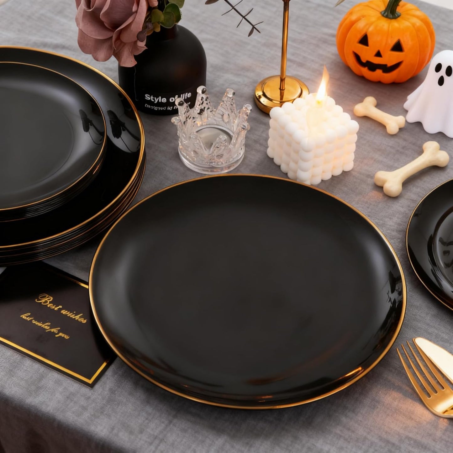 KIRE 100PCS Black and Gold Plates - Black Plastic Plates Disposable with Gold Rim for Halloween Party/Wedding/Birthday Include 50Pcs 10.25inch for Dinner and 50Pcs 7.5inch for Dessert/Salad