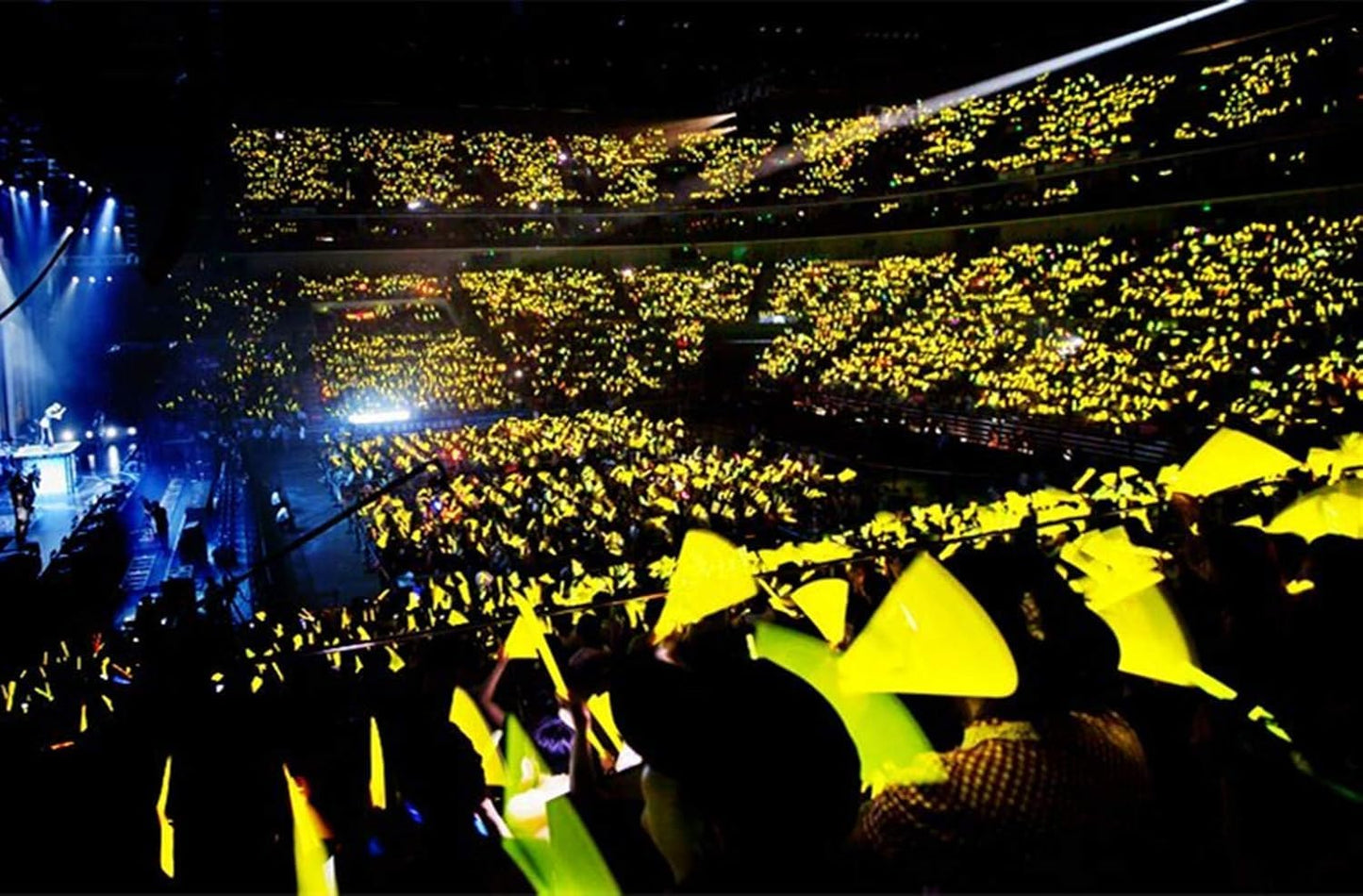 Glow Fever Glow Sticks Bulk 200ct Premium Glow in The Dark Light Up with Lanyards, for Party Supplies, Party Favors, Birthday, Halloween, Super Bright, Lasts Up to 12 hrs