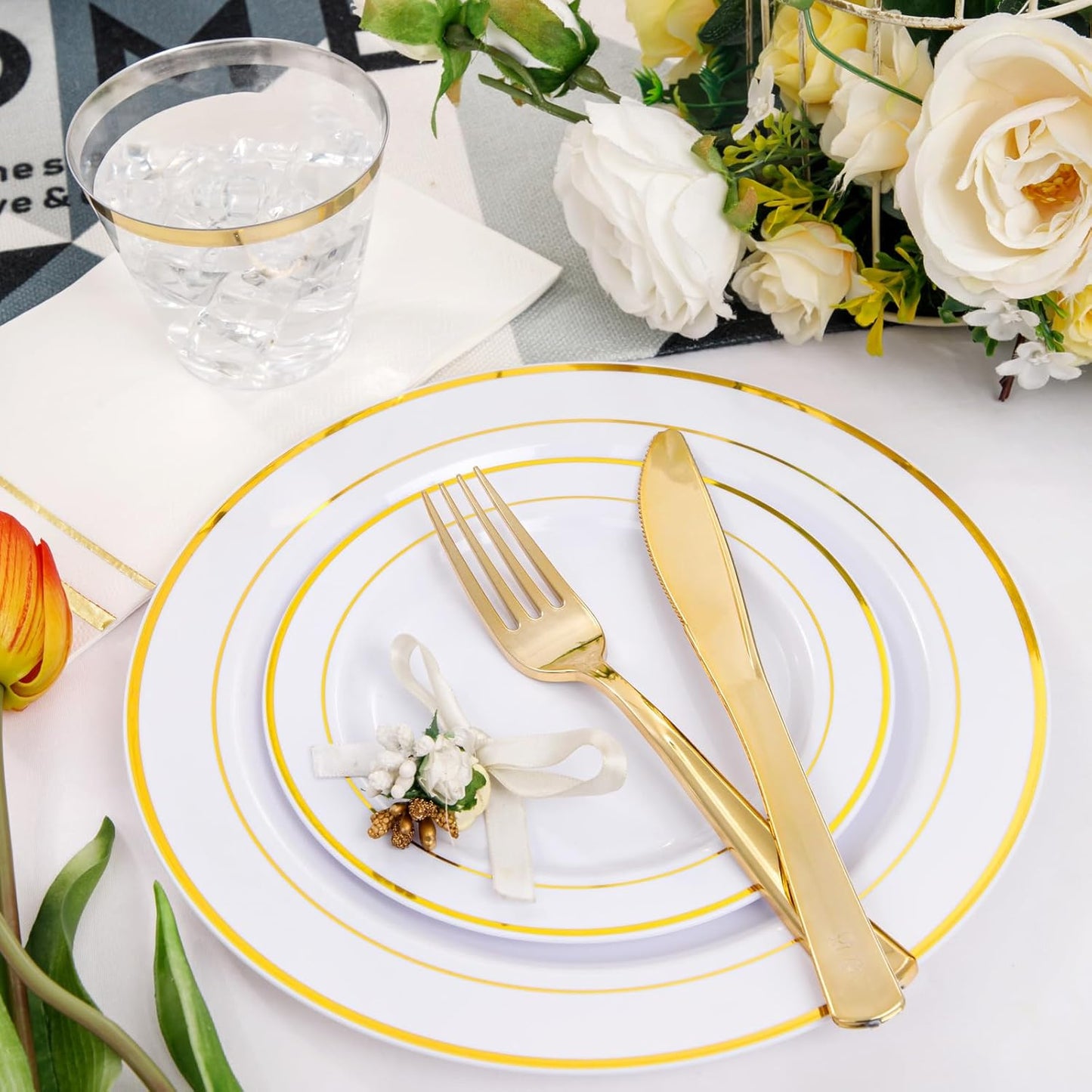 NOCCUR 700PCS Gold Plastic Plates - Gold Disposable Dinnerware Set for 100 - Include 200 Dinner/Dessert Plates, 300 Cutlery, 100 Cups, 100 Napkins, Idea for Wedding/Party/Thanksgiving