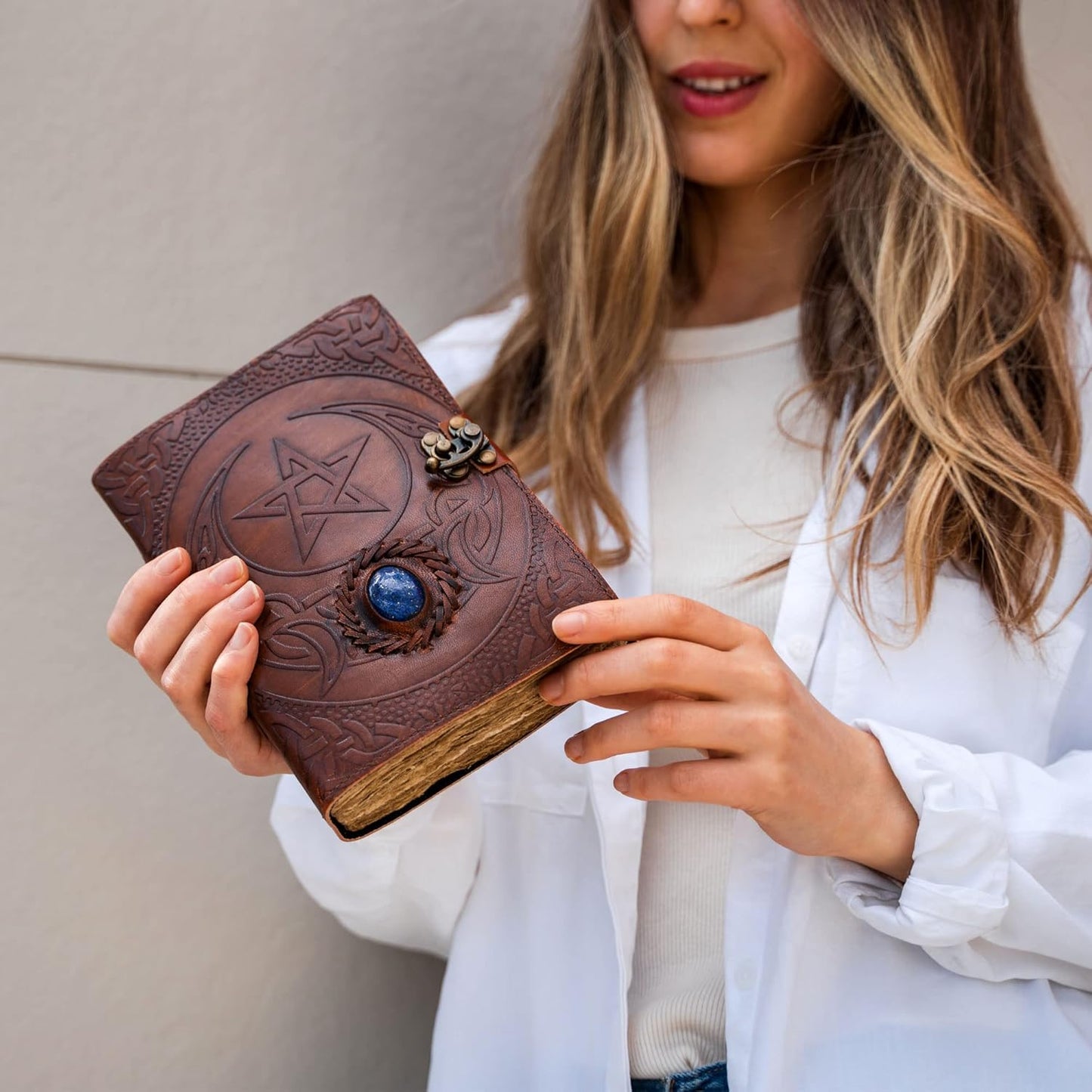 Vintage Leather Journal Handmade Buffalo Non-Refillable Deckle Edge Paper – Leather Bound Journal for Women Men Vintage C-Lock Closure Ideal for Writing & Travel for Artists