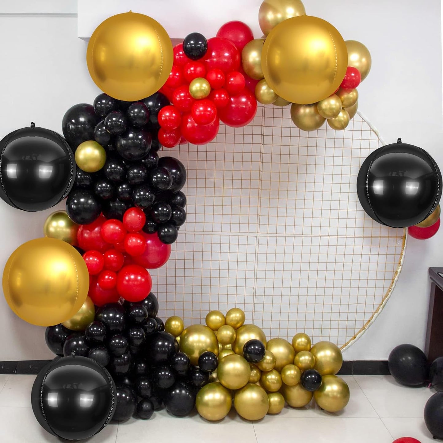 6Pcs Black Gold Round Foil Balloons,Giant 4D Round Ball Balloons,22 Inch Metallic Black Gold Balloon for Birthday Wedding Graduation Prom Party Decorations