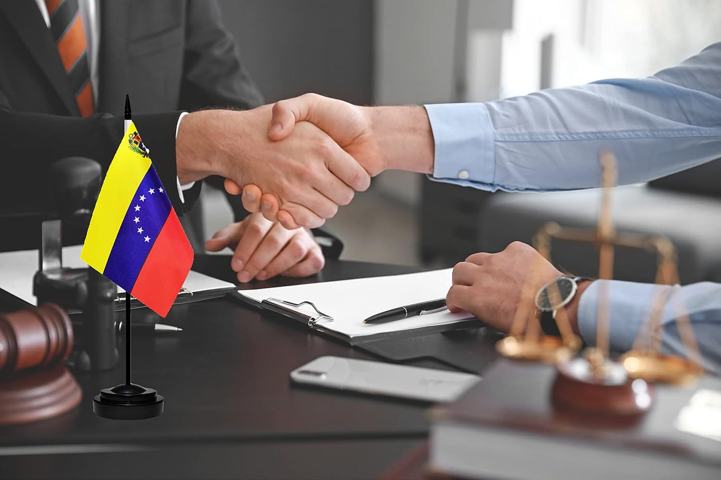 Venezuela Venezuelans Deluxe Desk Flag Set, Small Mini Miniature Venezuela Venezuelans Table Desktop Flags With Solid Pole, Black Base and Spear Top(2 Pack)