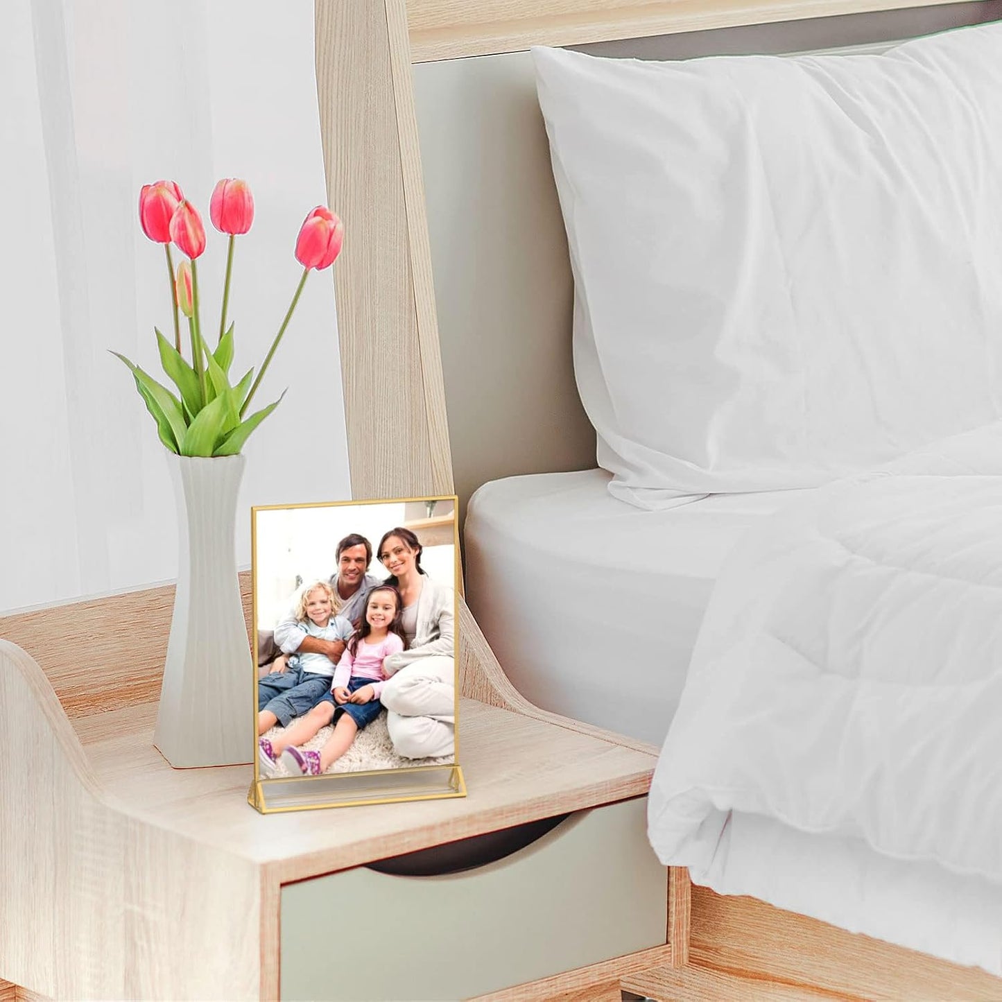 NIUBEE 6Pack 4 x 6 Clear Acrylic Sign Holder with Gold Borders and Vertical Stand, Double Sided Table Menu Holders Picture Frames for Wedding Table Numbers, Restaurant Signs, Photos and Art Display