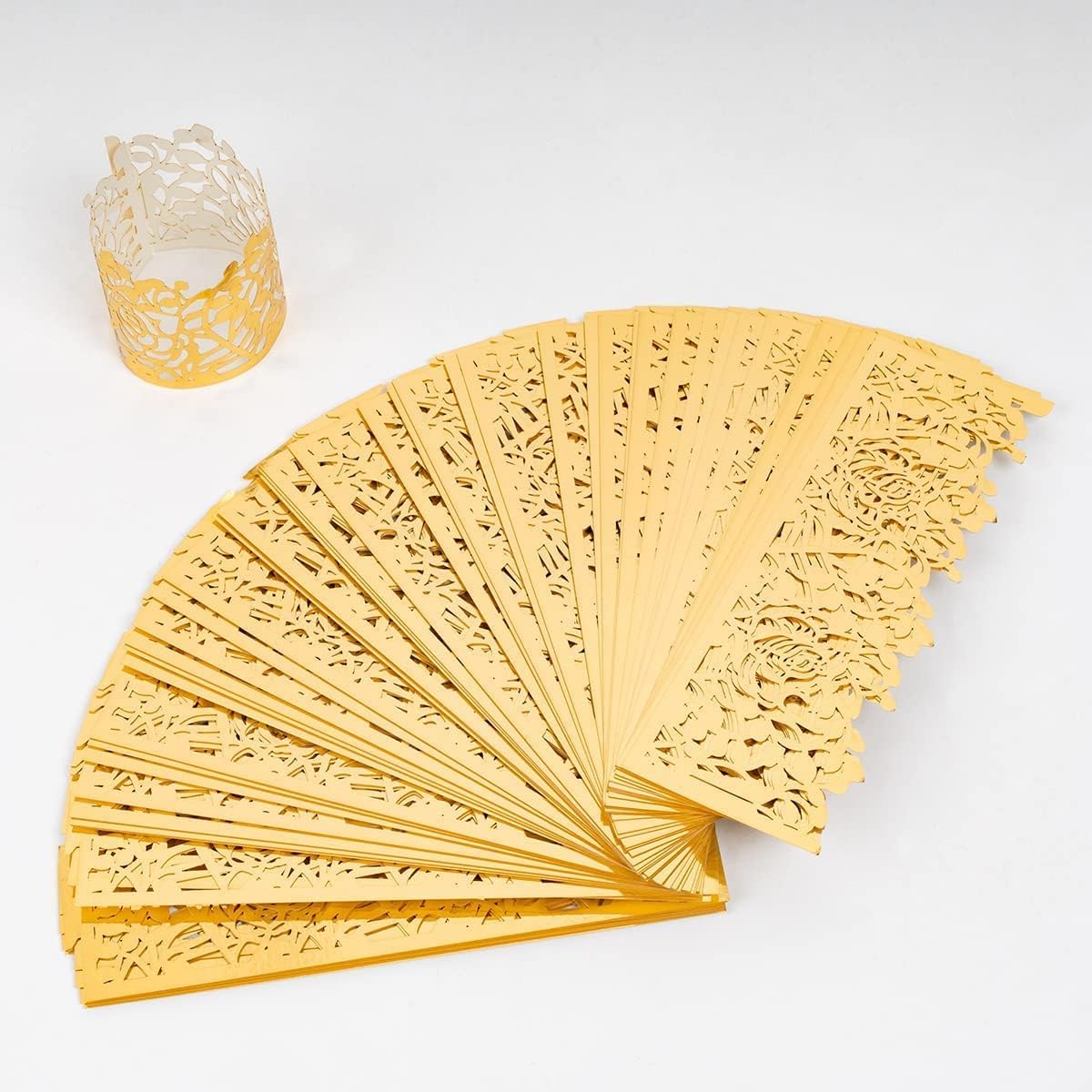 100pcs Disposable Rose Flower Paper Napkin Rings Laser Cut Foil Paper Napkin Holder, Leaf Vine Serviette Rings for Table Decoration,Christmas,Wedding,Party (Gold) (Pack of 2)