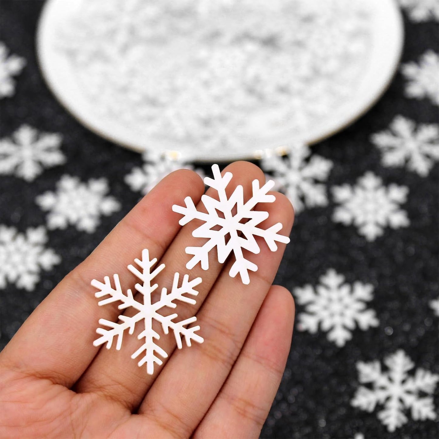 200PC White Snowflake Confetti Christmas Decorations Mini Snowflakes Table Confetti For Winter Wonderland Birthday Baby Shower Wedding Party Decoration