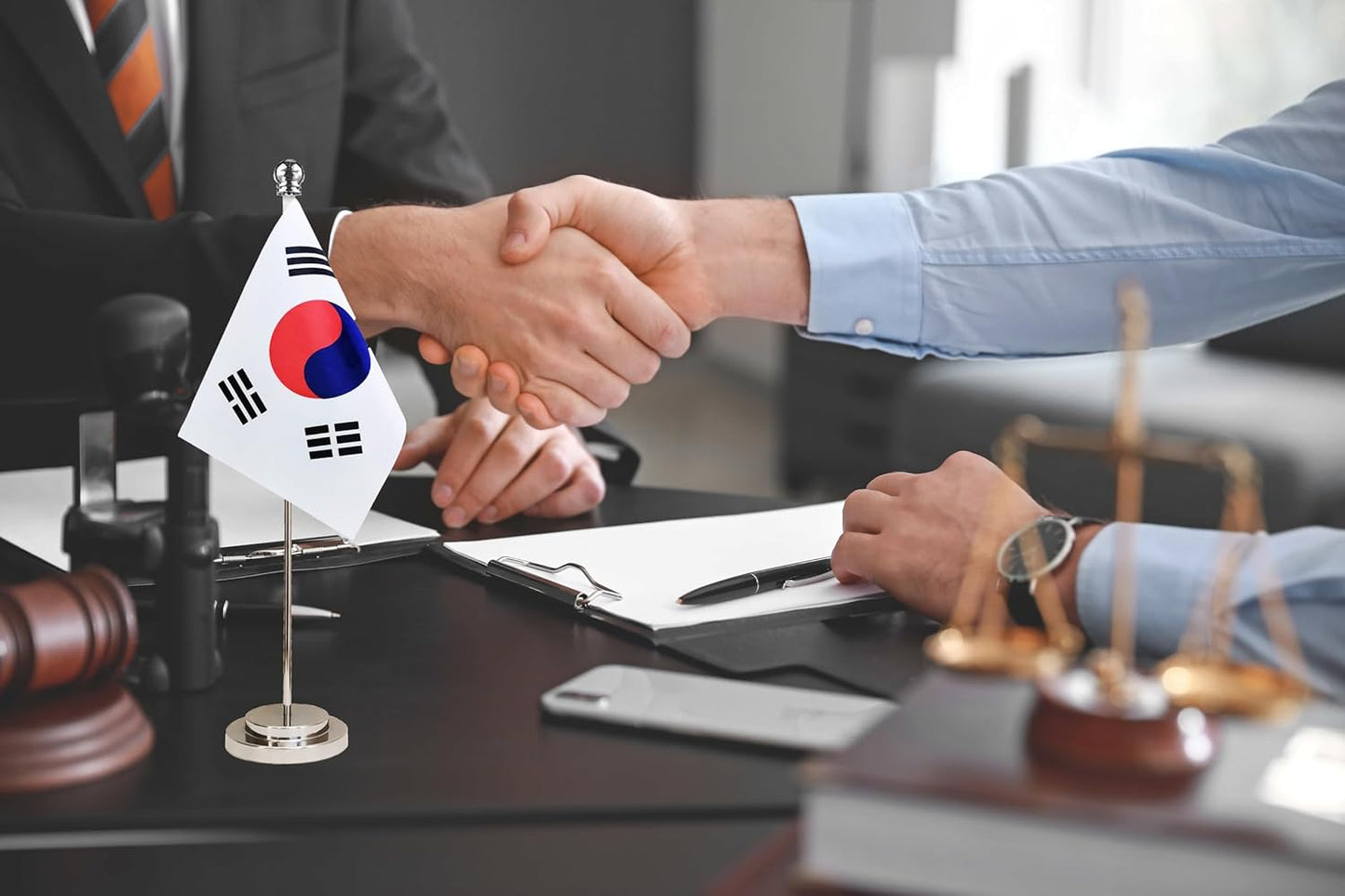 South Korea Korean Deluxe Desk Flag Set Small Mini Miniature South Korea Korean Table Desktop Flags,Festival Events Celebration,Office Decoration-2 Pack