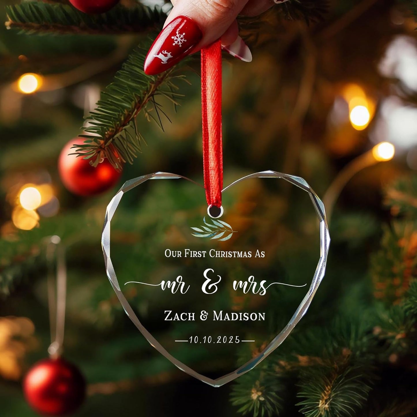 Personalized Glass Ornament 2025 for Married Couples with Name, Custom Wedding Keepsake Gift for Newlyweds, Anniversary or Christmas Décor, Mr and Mrs Ornament A3