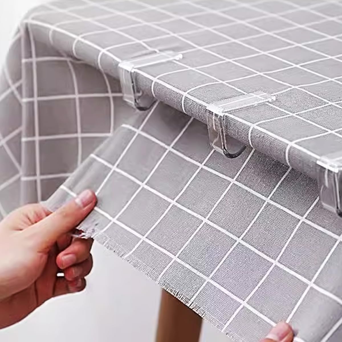 72PCS Transparent Clear Tablecloth Clips, Plastic Table Cloth Clips，Windproof Table Cover Holder Clamps，Table Cloth Holder for Christmas Home Wedding Party Indoor Outdoor Camping Picnic (72)