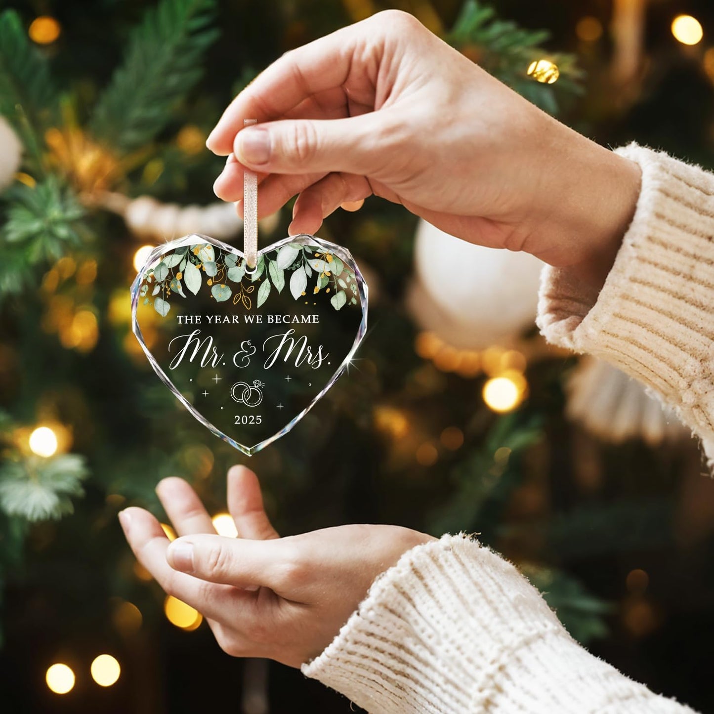 HEXMOZ Wedding Gifts for Couples 2025 - Mr and Mrs Gifts - Bridal Shower Gift, Wedding Ideas for Newly Wed, Bride, Future Mr Mrs - Just Married Glass Ornament 2025, 1st Married Couple Christmas Decor