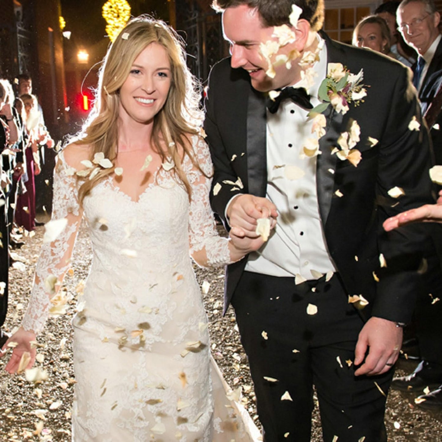 CODE FLORIST 1100 PCS Silk Rose Petals for Valentine's Day,Fake Rose Petals for Romantic Night,Wedding,Proposal Anniversary Flower Decorations(Separated,Scented,Gold)