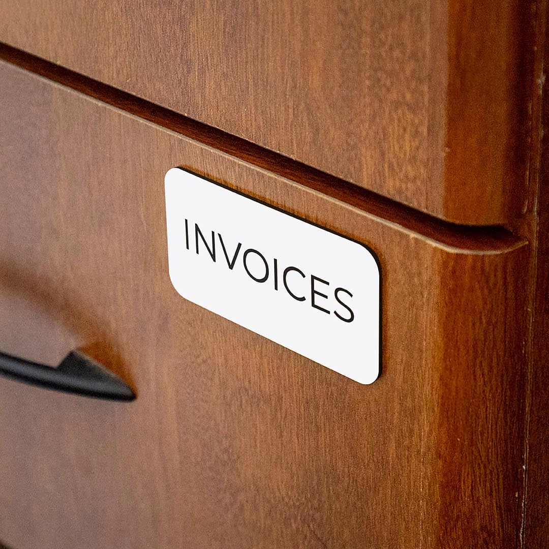 Name Tag/Badge Blanks - 100 Pack - 1-1/2" X 3" (White) Round Corners, Magnetic Backing