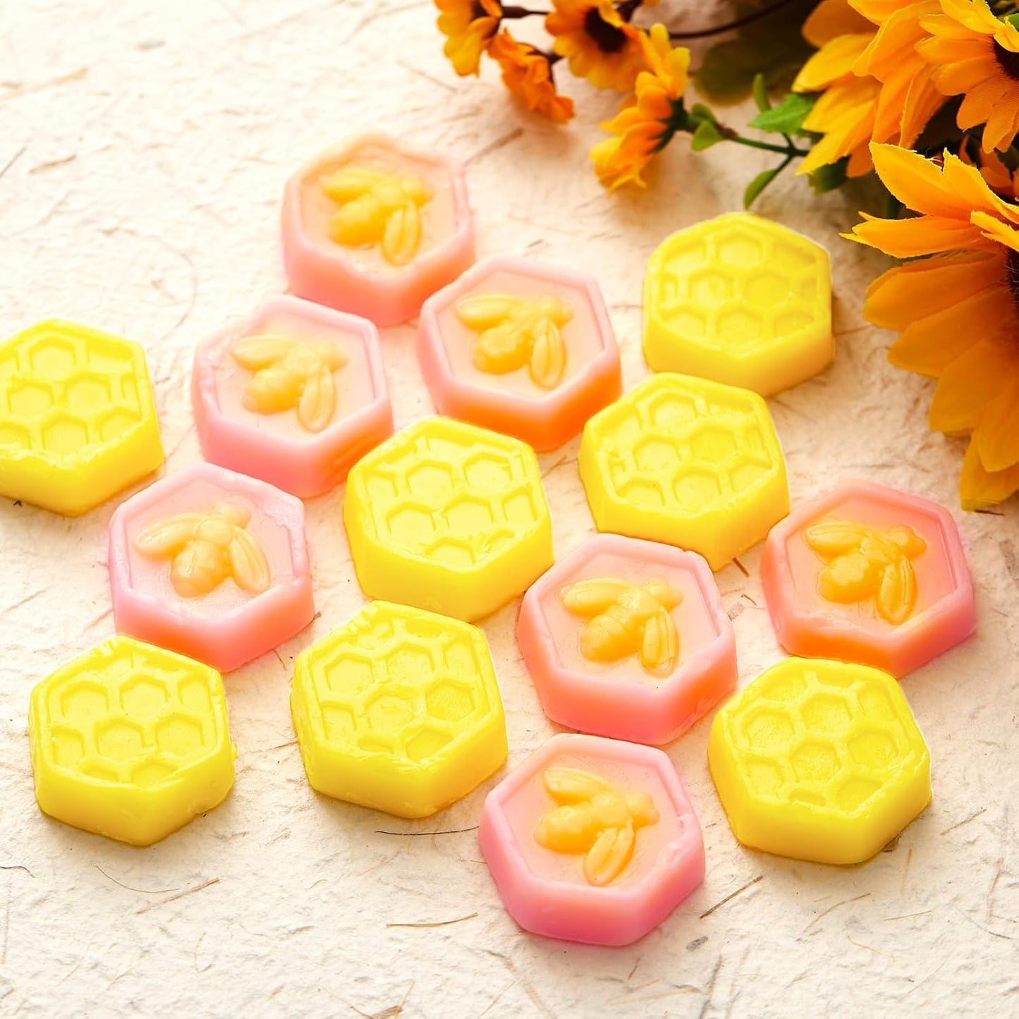 24 Set Baby Shower Favors Bee Party Favors Including Honeycomb Soap with Thank You Card Gift Honey Soap for Guest Gender Reveal Honey Gift Birthday Party Decorations (Pink,Yellow)