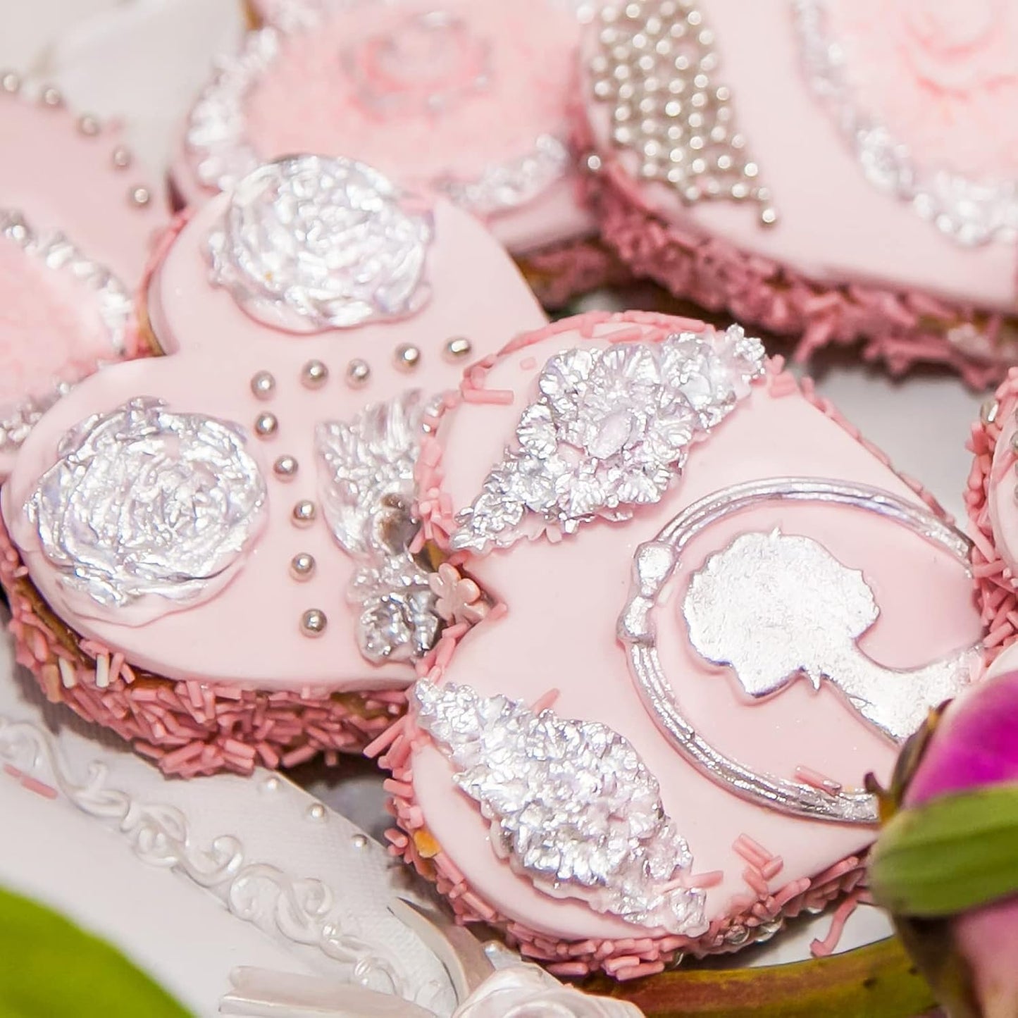 NiHome Edible Food-Grade Glimmer Powder Glitter Luster Dust Metallic Food Decorating Sprinkle Glimmery Dust for Drink Wine Beverage Cake Candy Dessert Bakery Restaurant Vegan (0.18oz/5g, White)