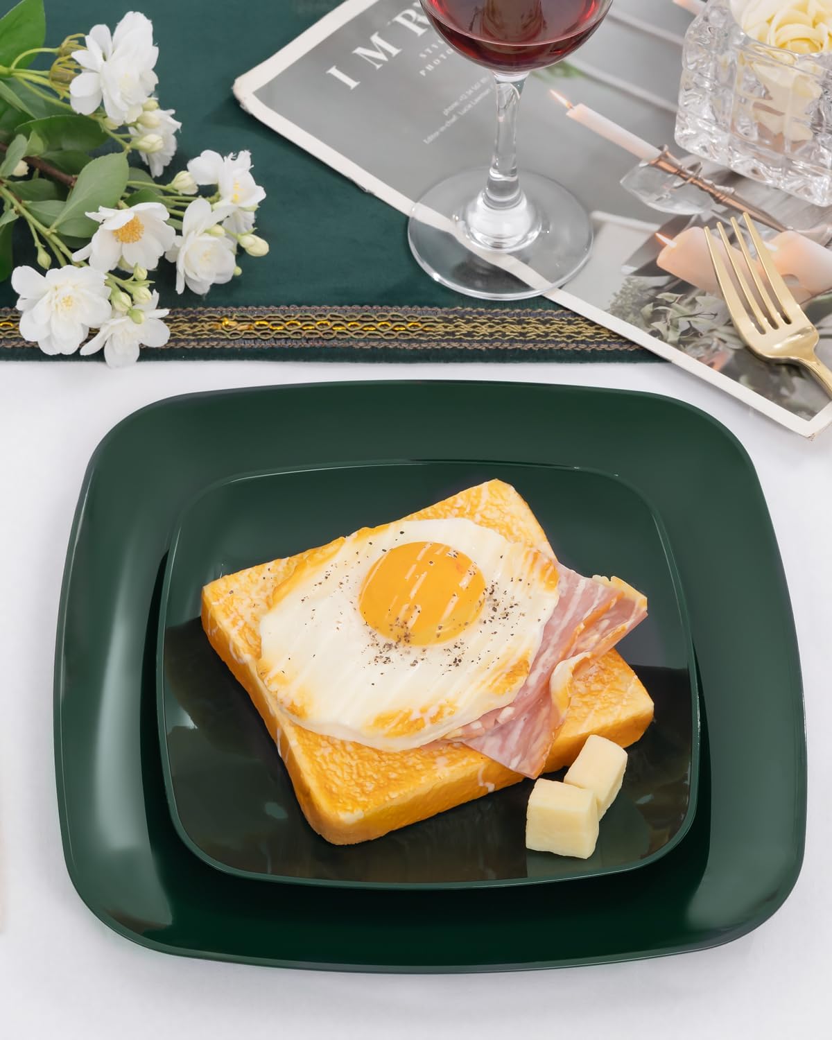 PULOTE 100PCS Green Plastic Plates - Green Square Disposable With Gold Rim - Include 50 Dinner 10inch, 50 Dessert 7.25inch Plates for Party&Christmas