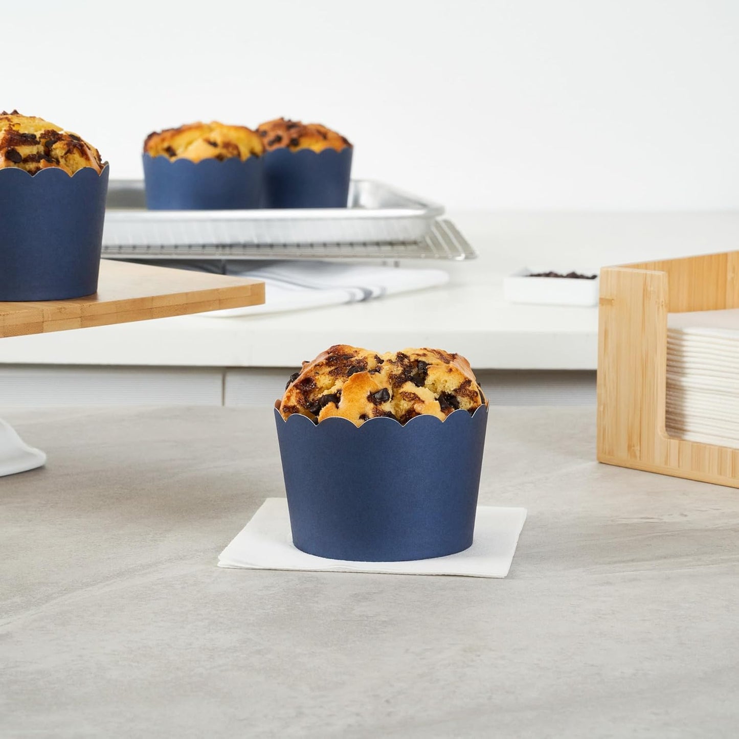 Panificio 10 Ounce Cupcake Wrappers, 200 Scalloped Baking Cups - Oven-Ready, Greaseproof, Midnight Blue Paper Cupcake Liners, Disposable, For Birthdays, Baby Showers, Or Weddings - Restaurantware