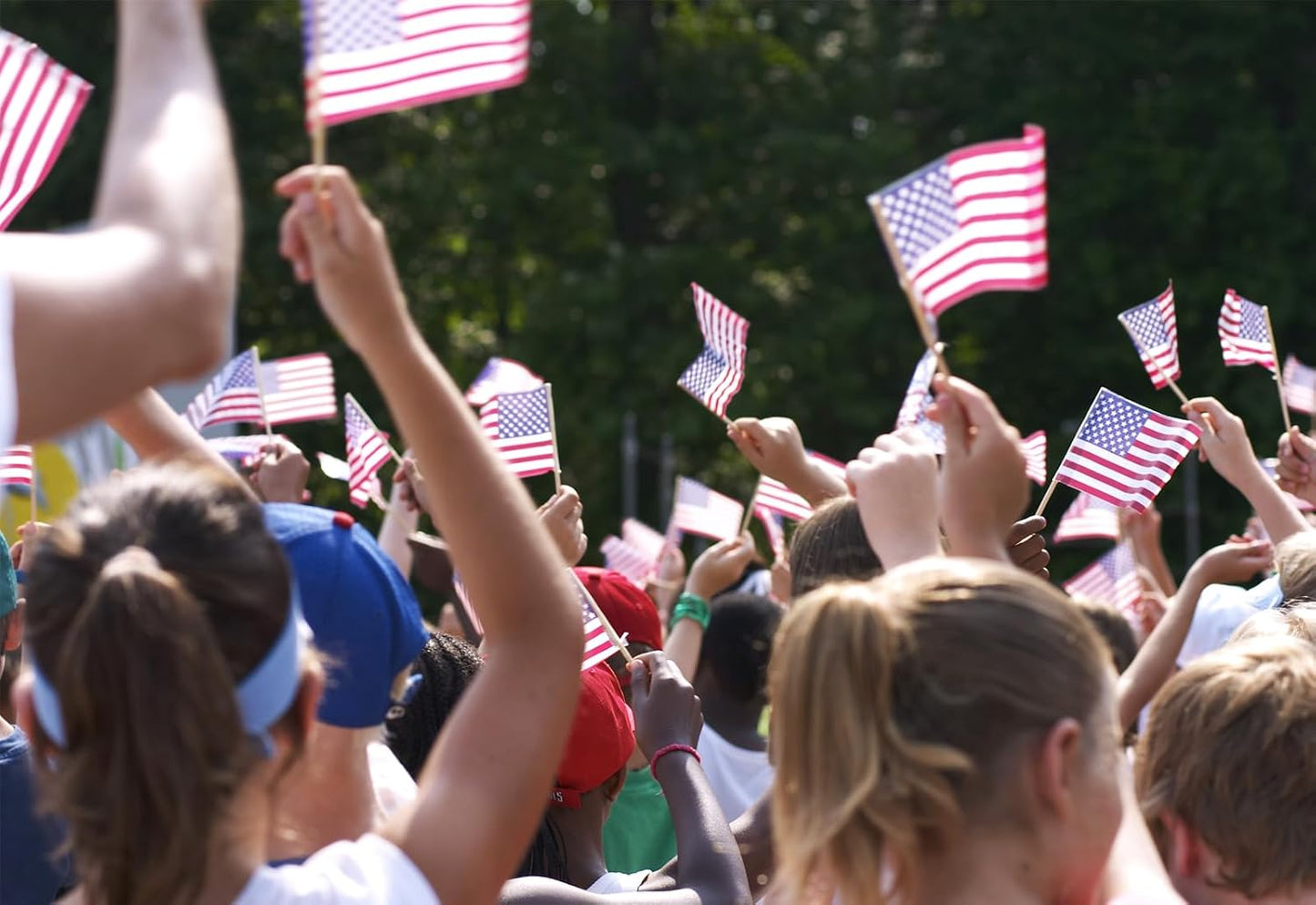 100pcs Small American Flags on Stick, Handheld 4 x 6 Inchs Mini American Flags with Kid-Safe Golden Spear Top, US Flags for 4th of July Decorations Outdoor, Independence Day Decorations
