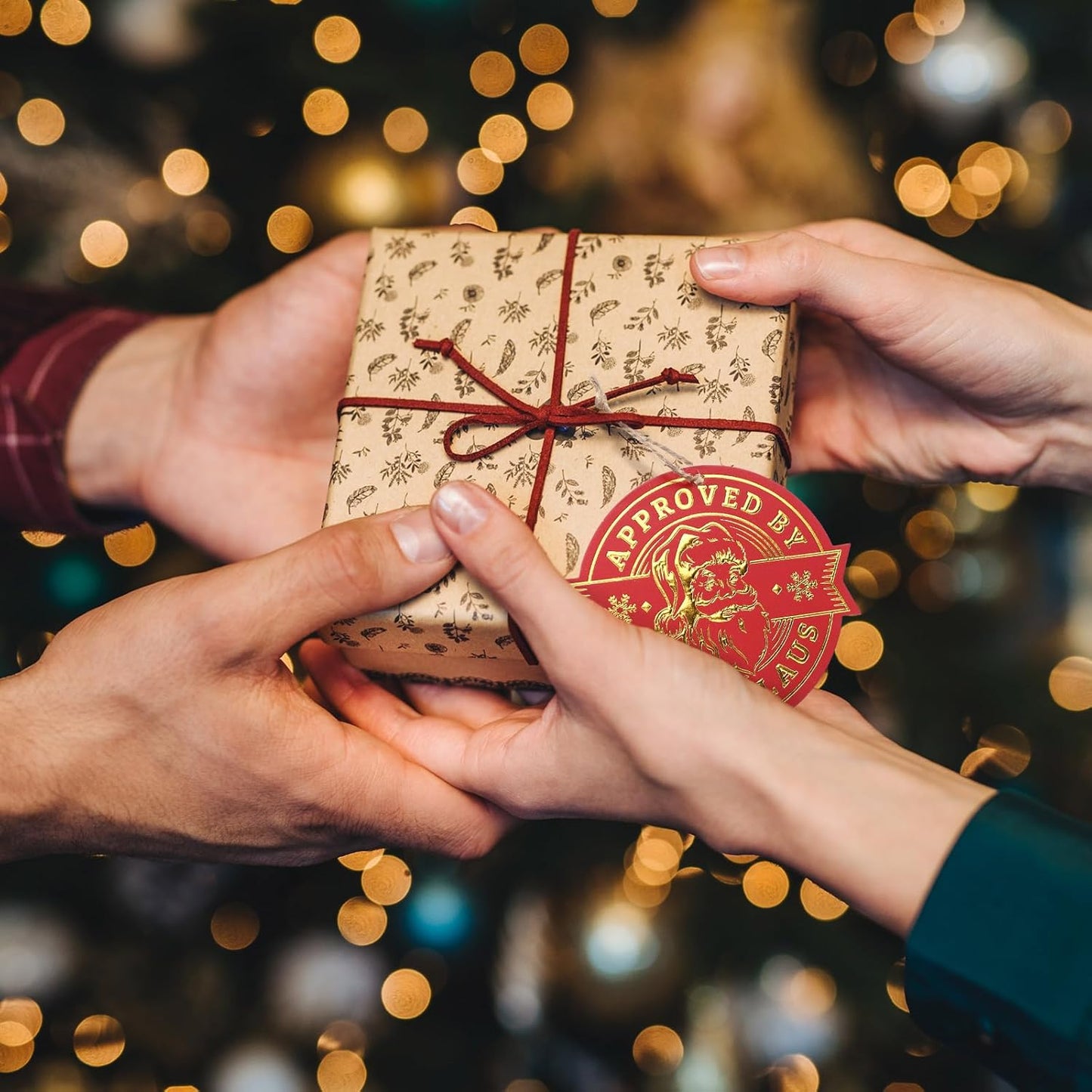 36 Pcs Christmas Gift Tag with String 3D Santa Gift Tag Gold Foil Present from Santa Claus Premium Gold Tags for Kids Christmas Party Decor(Classic)