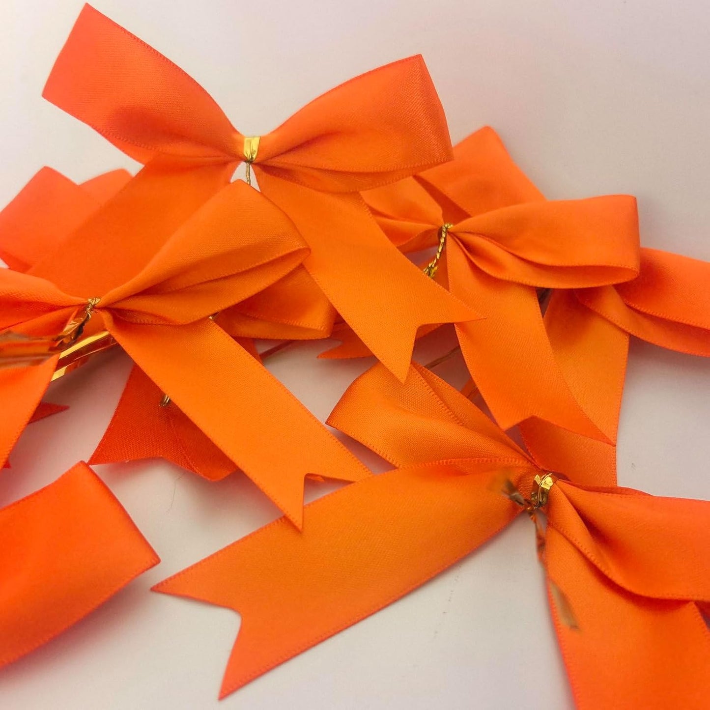 50pcs 3-1/2" Orange Twist Ties Satin Bows in Pumpkin Color Twist Tie Bows for Thanks Giving Halloween Wrapping Fish Tail Cutting(Orange)