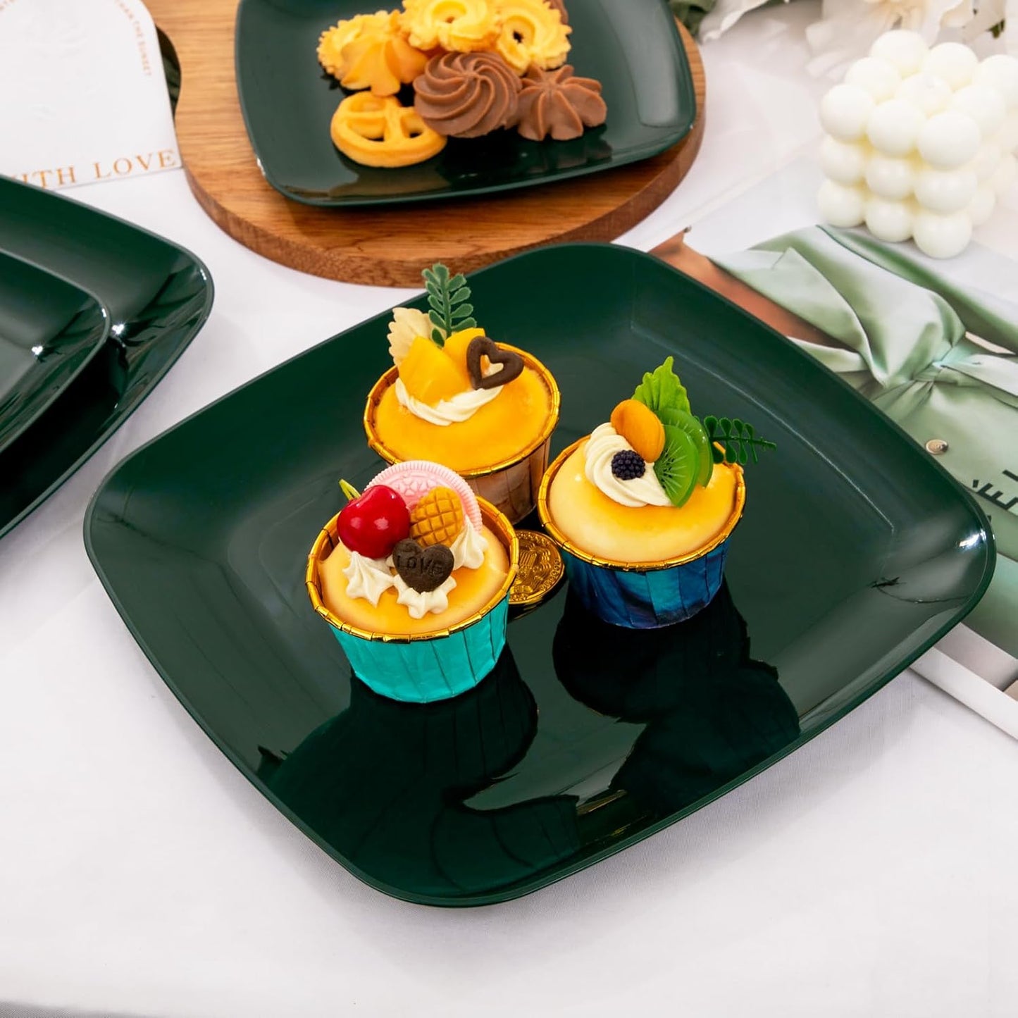 PULOTE 60PCS Green Square Plastic Plates - Green Disposable for 30 Green Guests Include 30 Dinner and 30 Dessert Plates for Party&Christmas