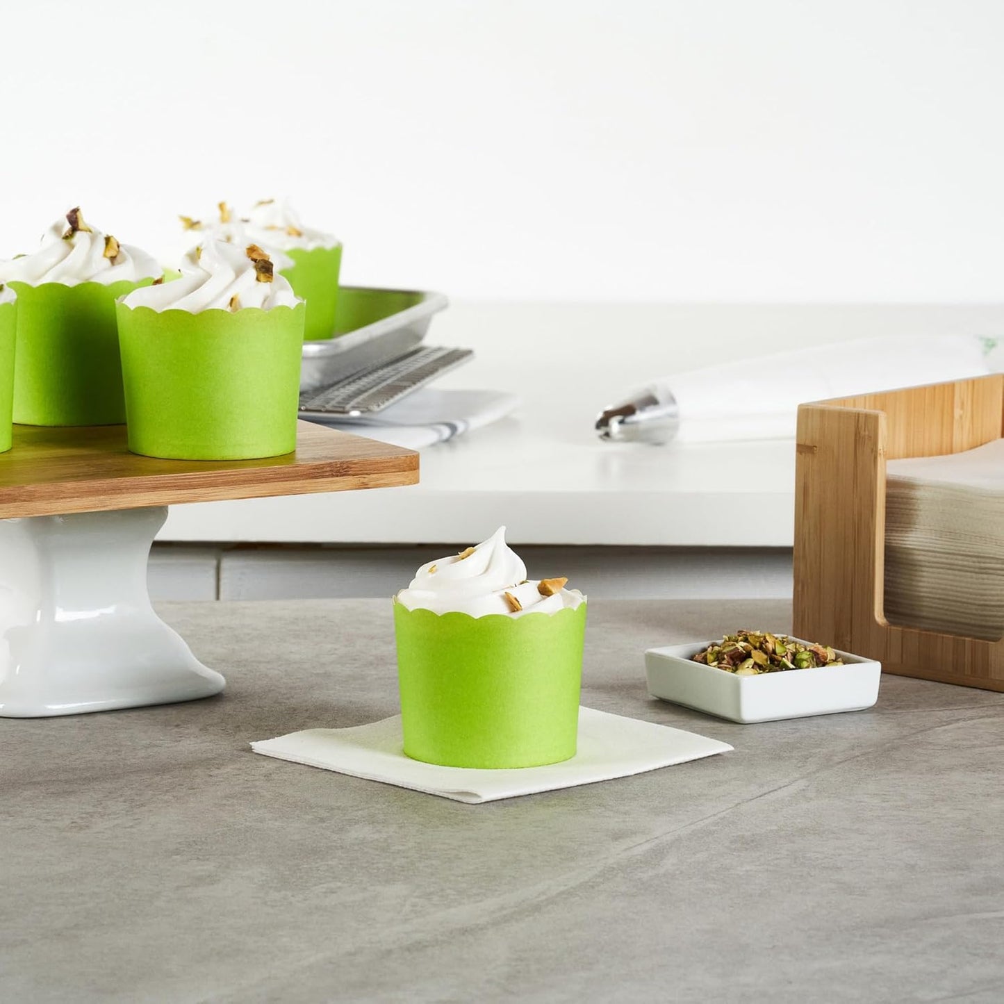 Panificio 6 Ounce Cupcake Wrappers, 200 Scalloped Baking Cups - Oven-Ready, Greaseproof, Green Paper Cupcake Liners, Disposable, For Birthdays, Baby Showers, Or Weddings - Restaurantware