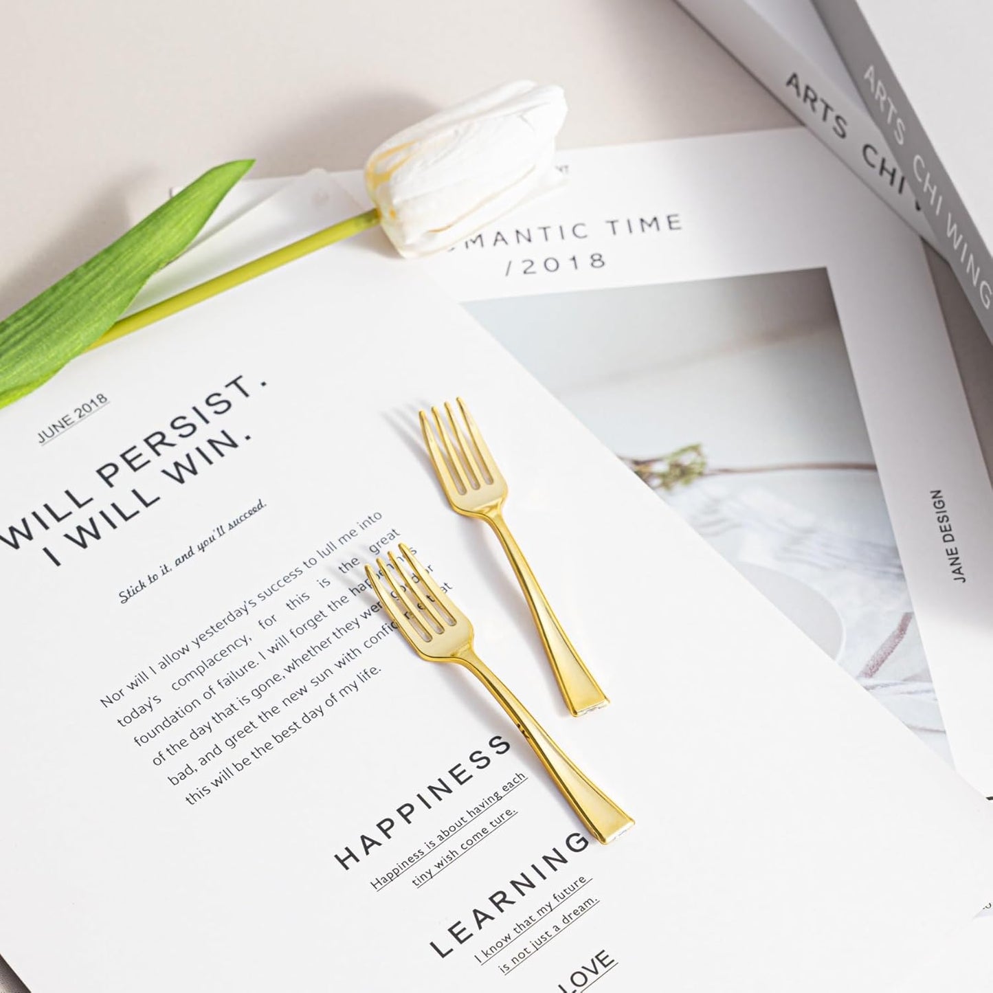 N9R 300PCS Gold Plastic Mini Forks, 4 Inches – Heavy Duty Disposable Cocktail, Dessert & Appetizer Forks, Elegant Party Serving Utensils for Tastings, Finger Foods, Weddings, Events