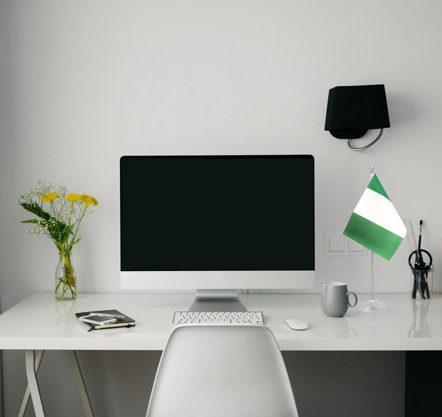 Nigeria Desk Flag, Nigerian Table Office Flag with Metal Pole and Stand Base, International Country Flags, Festival Event Celebration, Classroom Meeting Desktop Decor (Nigeria)